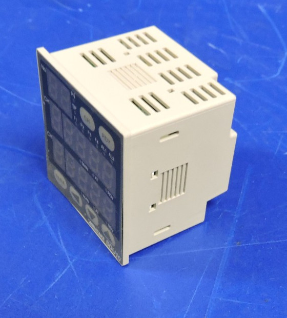 Yamatake SDU10 Temperature Controller SDU10T0100 "FAST FREE SHIPPING"