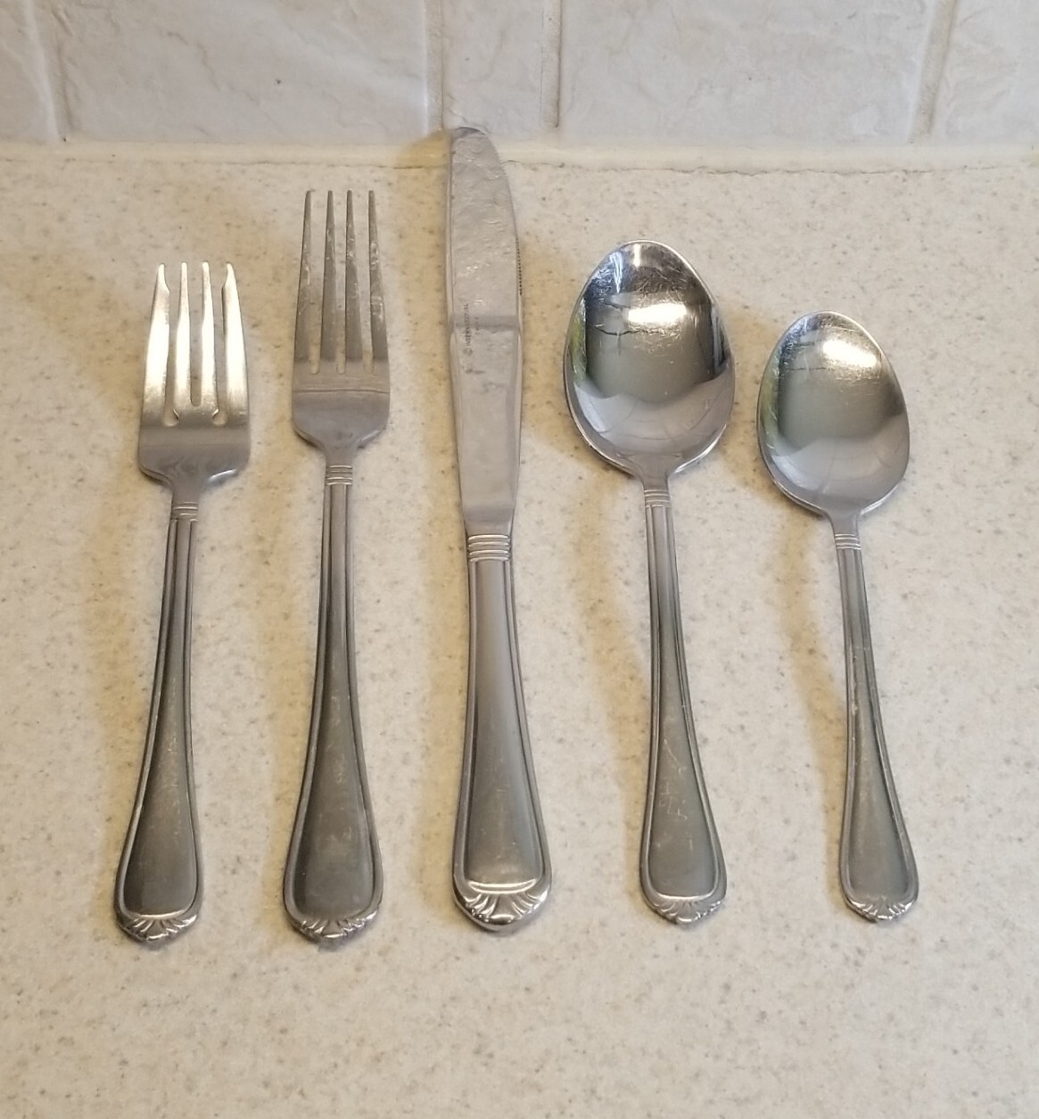International Silver Nouveau Stainless Nouveau 5 pc Place Setting 18/10 China