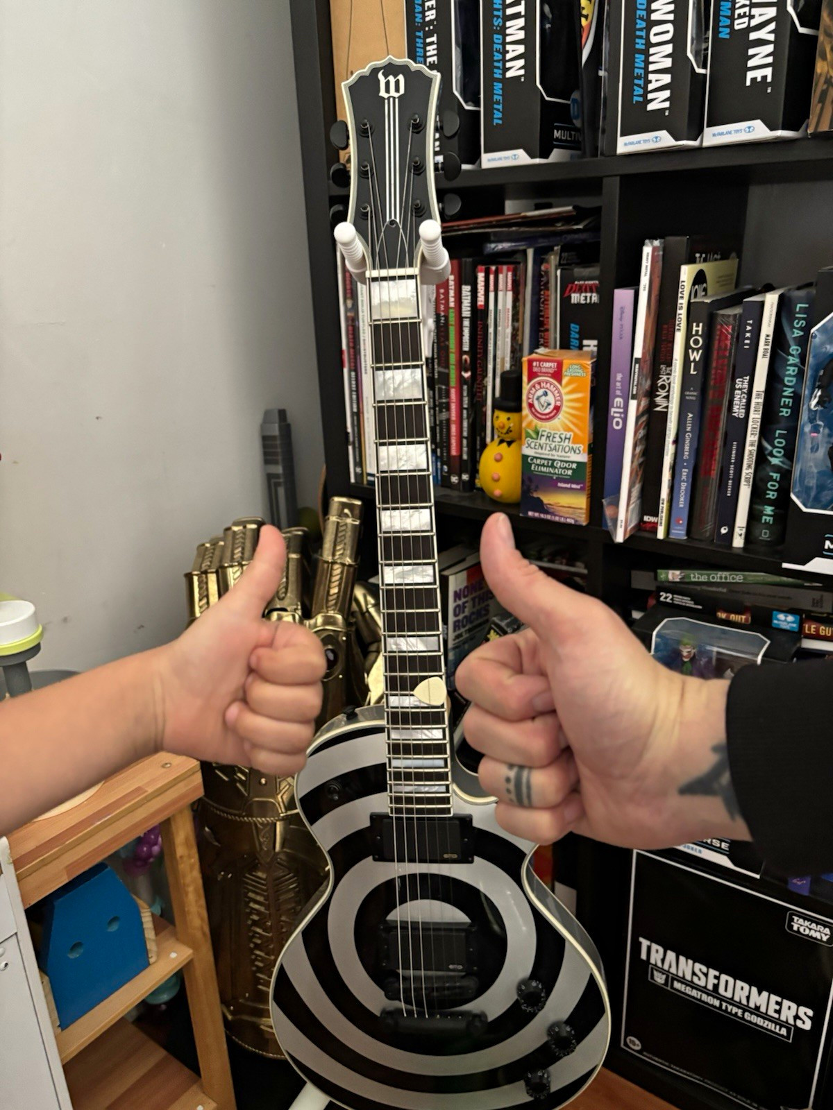 Wylde Audio silver Bullseye grail comes with PRS gig bag