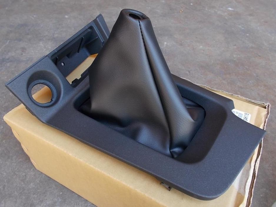 NISSAN SKYLINE R34 GTT / GT 5speed gear shifter surround trim + boot 96935-AA005