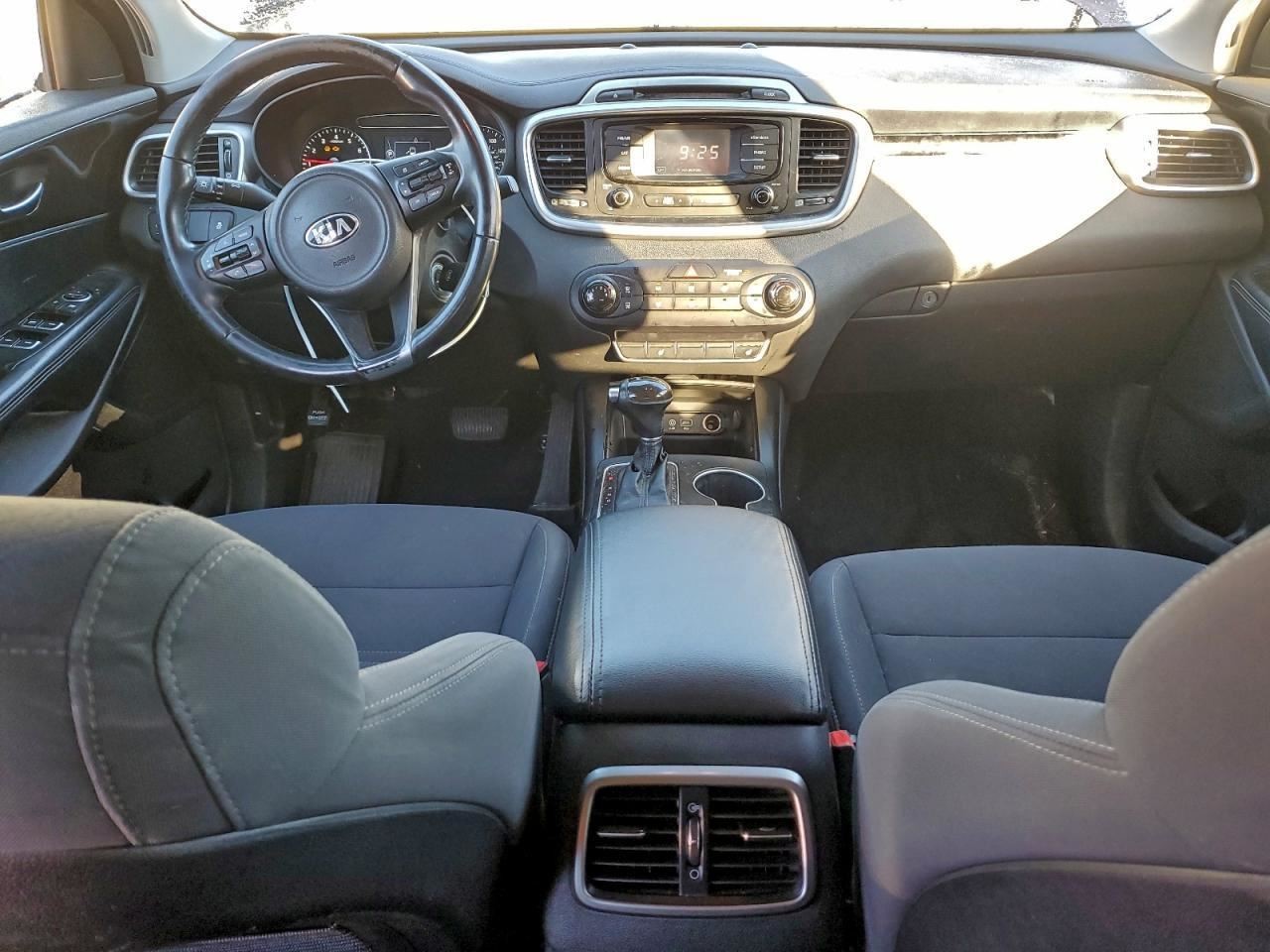 SORENTO 2016 Glove Box 4952761