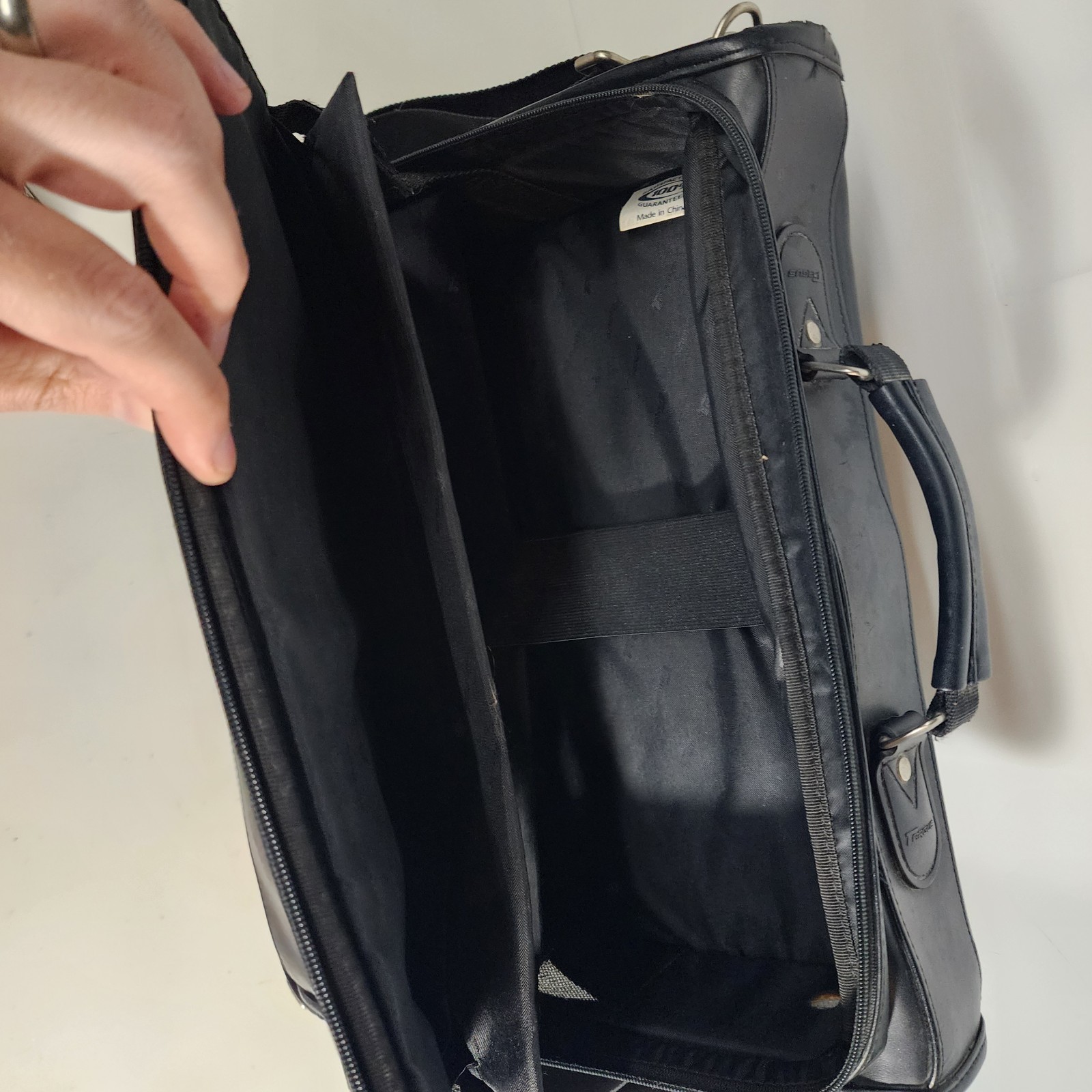 Targus KOS300 Reverse Access Notebook Case Black Koskin Leather