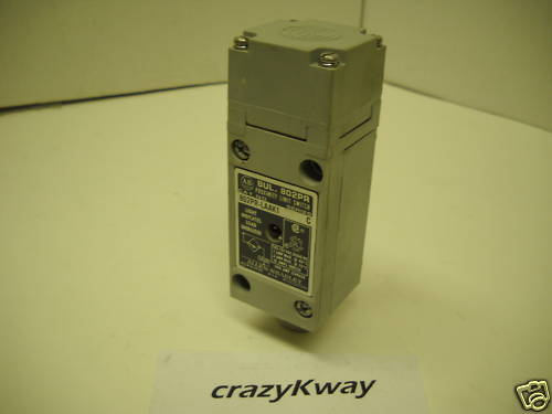 ALLEN BRADLEY 802PR-LAAK1 INDUCTIVE PROXIMITY SENSOR NEW CONDITION IN BOX