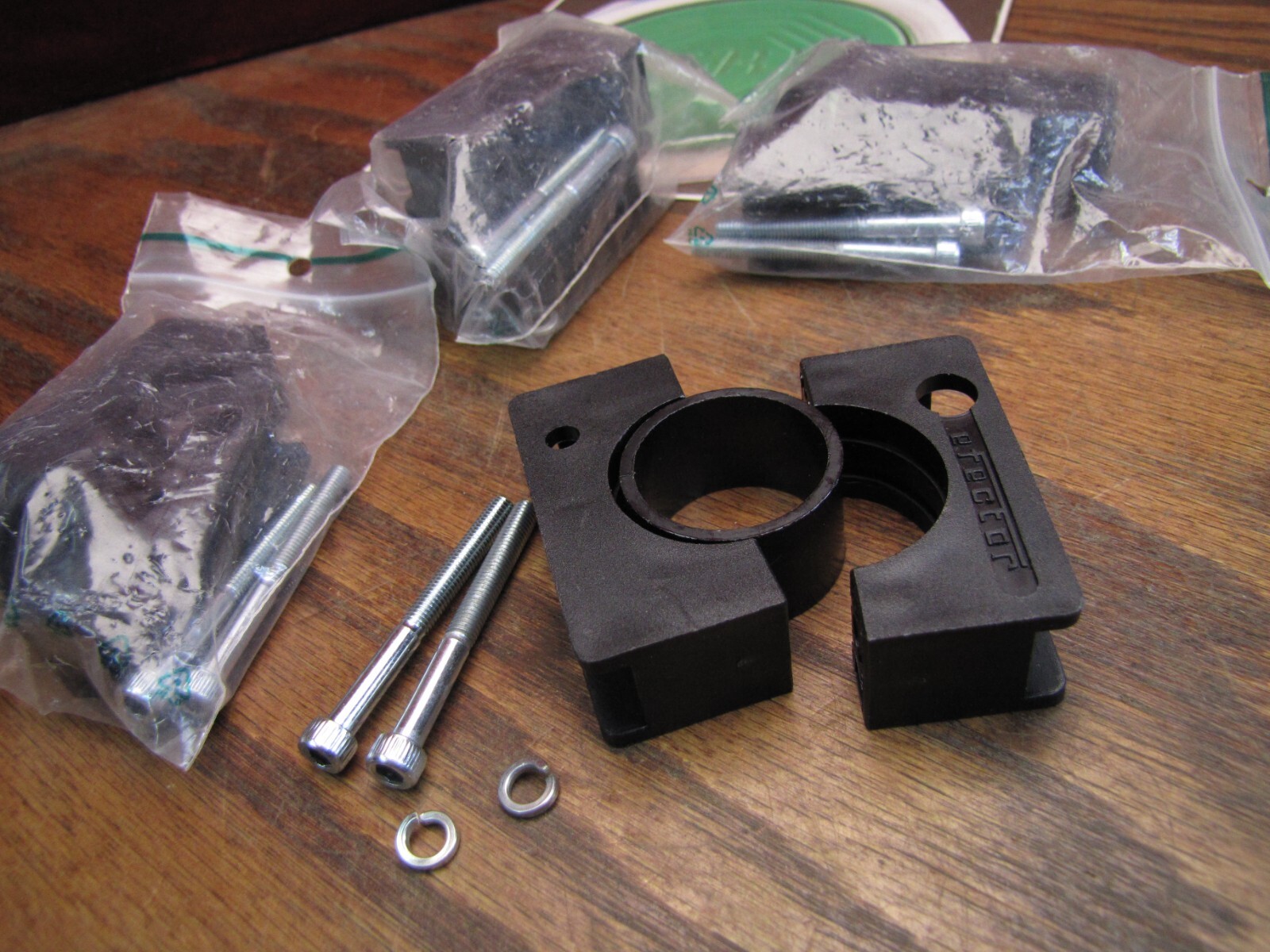 (4) IFM Efector R10077 cylindrical M30-34mm sensor Mounting Clamps lot New