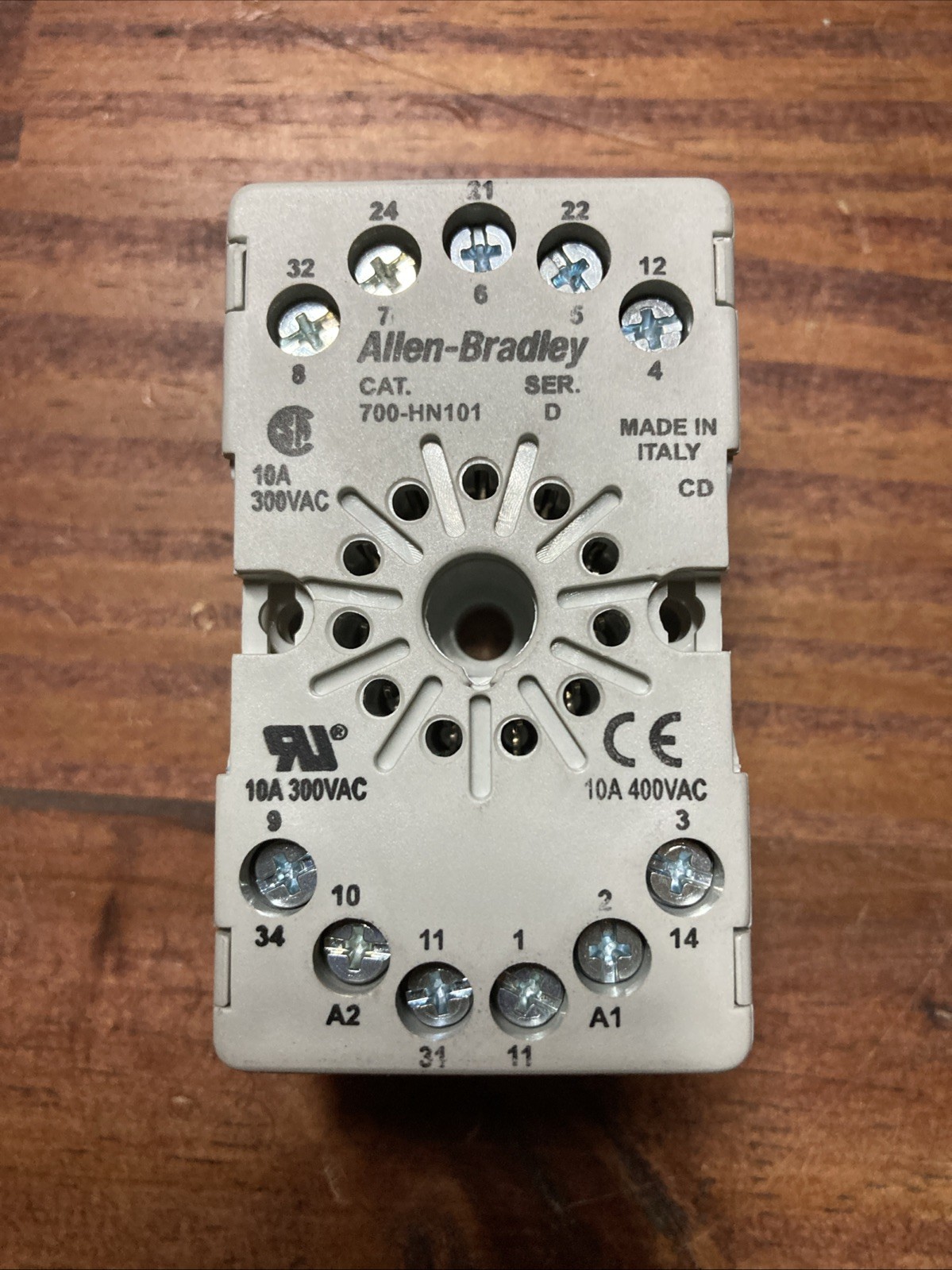Allen-Bradley 700-HN101 Ser D. 1 Box with 10 PCS Relay Socket. New
