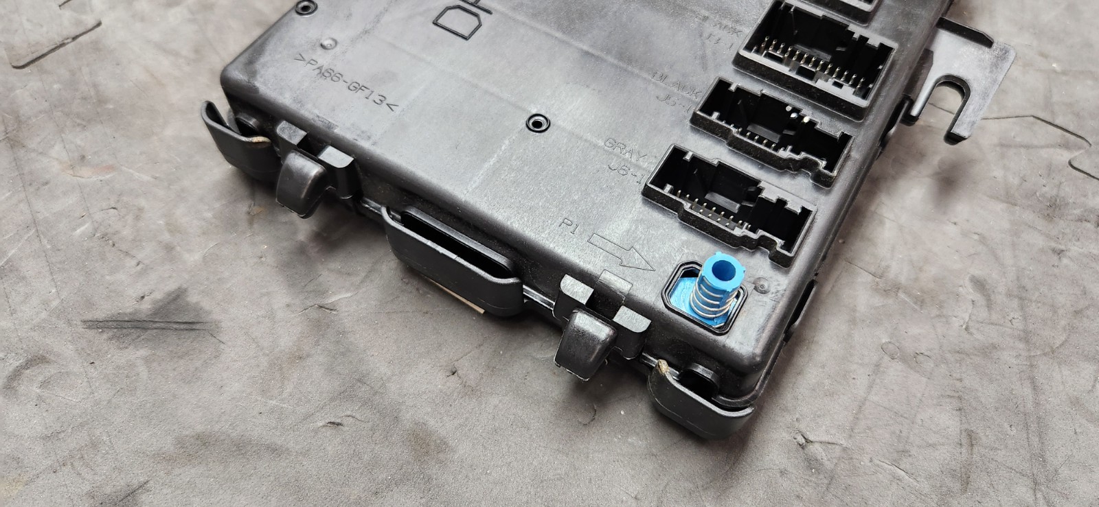 2005-2006 Ford Mustang Body Control Module BCM Computer OEM