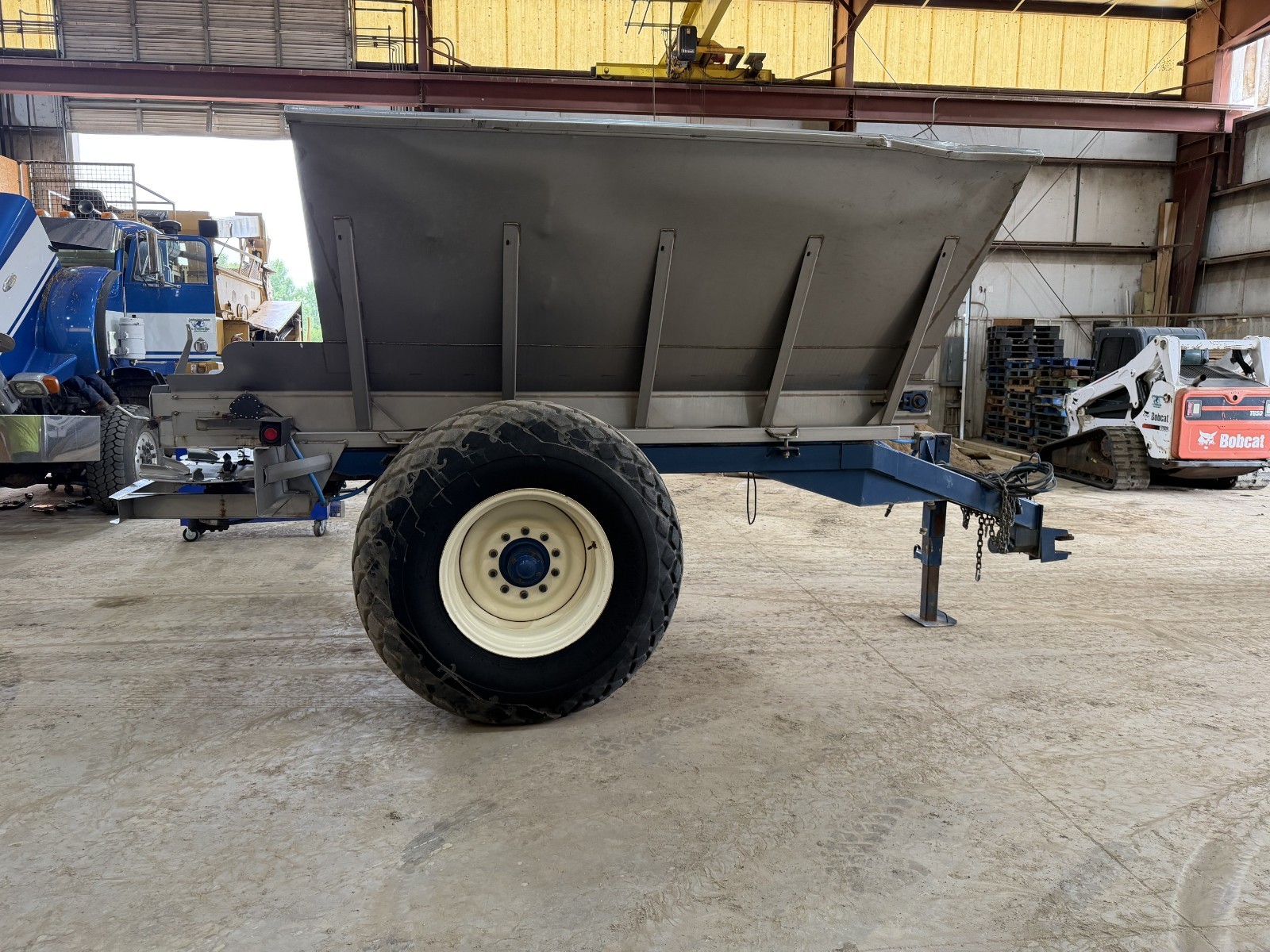 Newton GPS Lime Spreader Powered by Raven