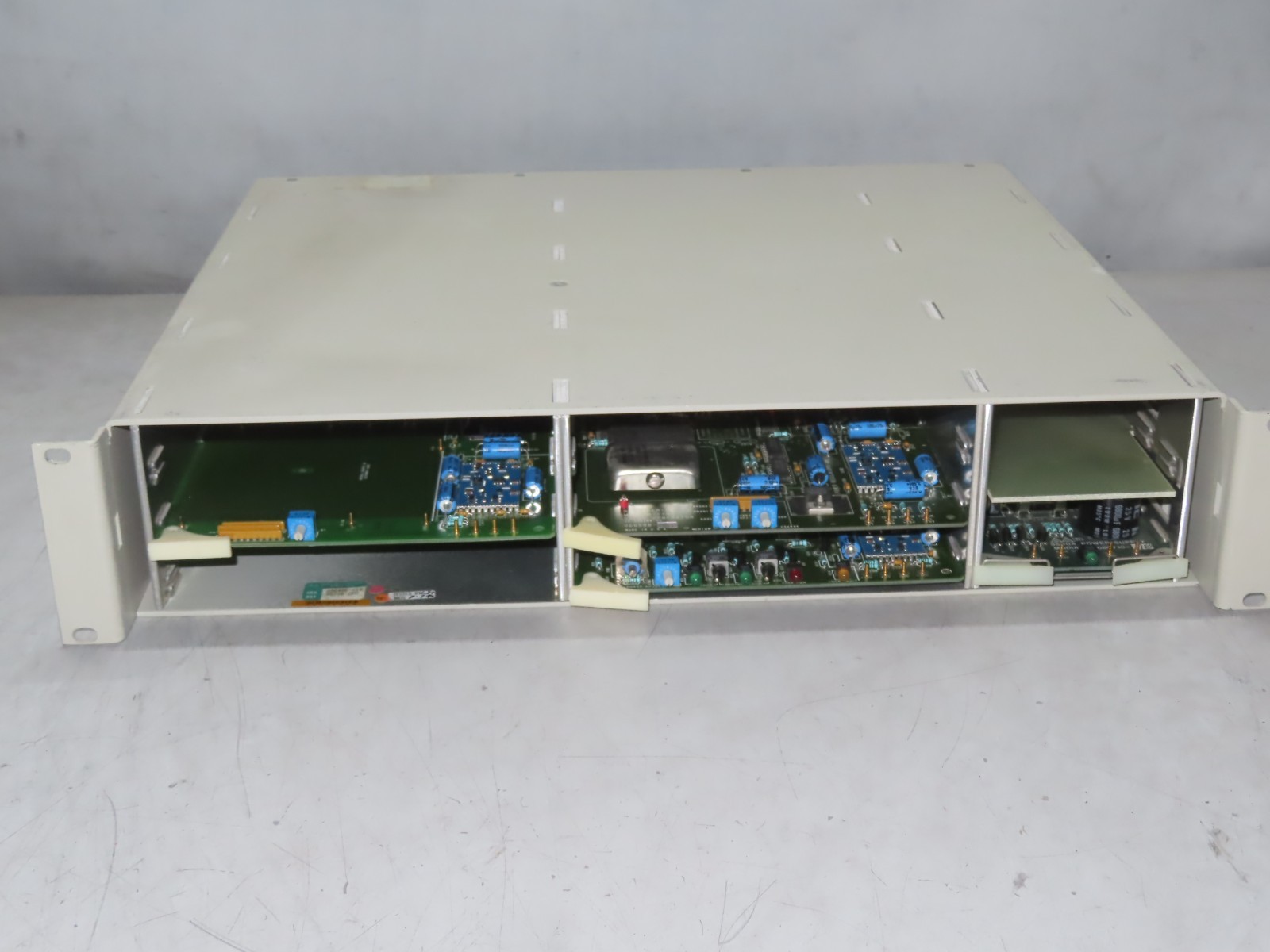 Grass Valley 9520A Master Reference Synchronizing Generator