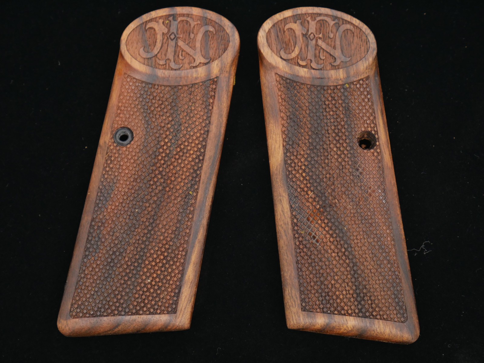 Browning FN 1922 32 acp long, handmade custom walnut grips, checkered-oil finish