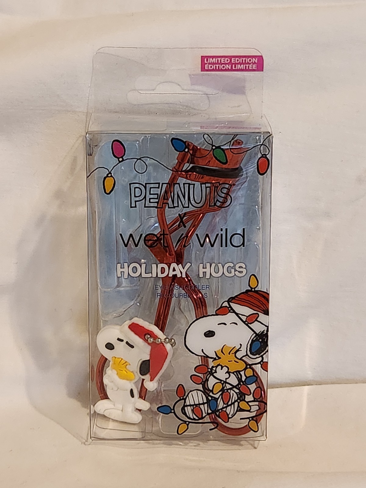 wet n wild Peanuts Holiday Hugs Eyelash Curler, Limited Edition Red