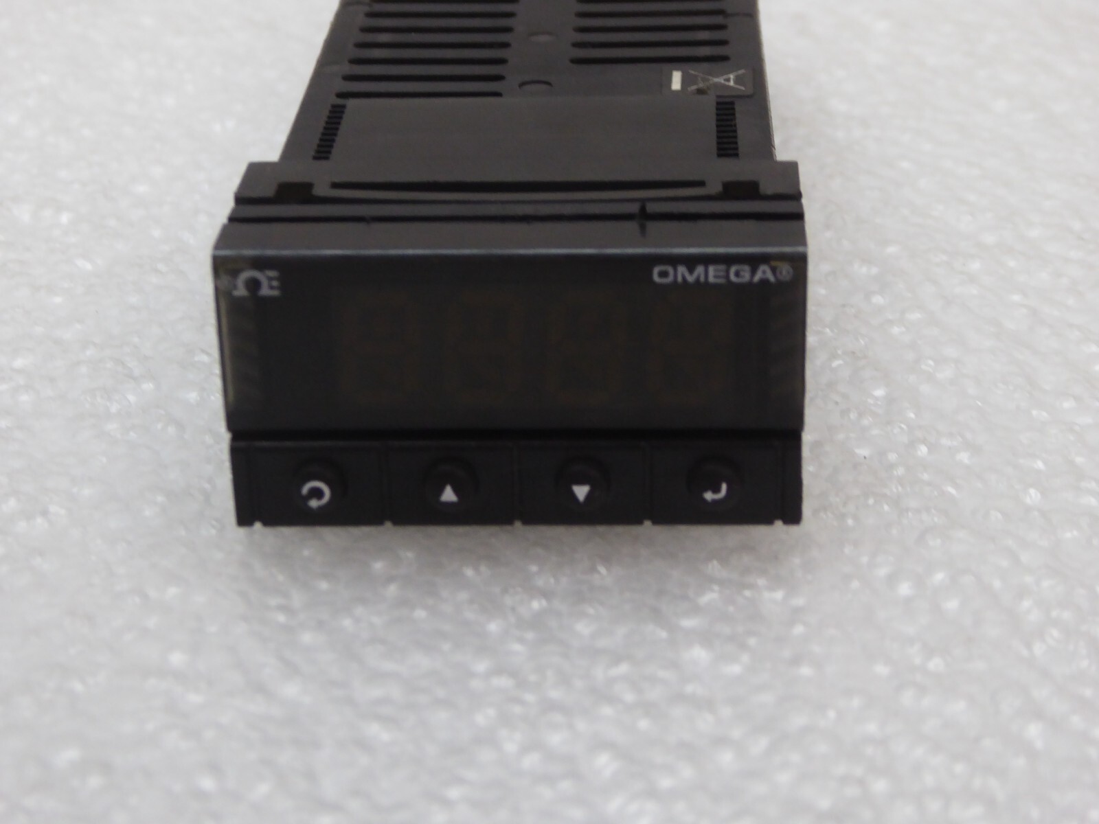 Omega CNi3243 Temperature Controller