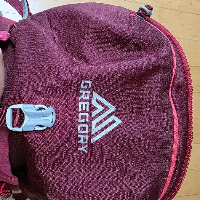 Gregory Jade 28 Hiking Backpack, Lightly Used, Includes Rain Cover
