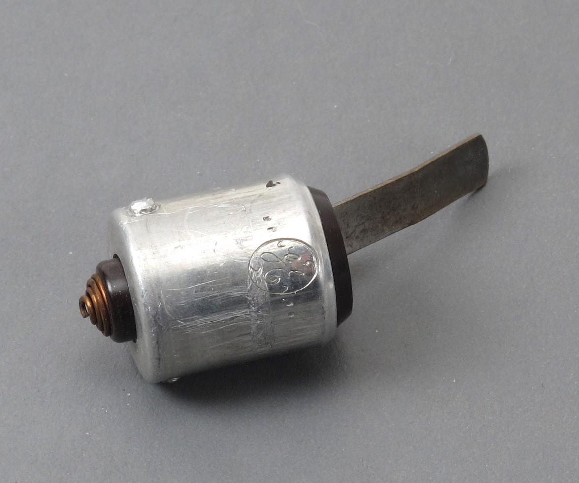 Vintage GE Press #5 / 25 to M3/M2/M5 Flash Gun Flash Bulb Adapter