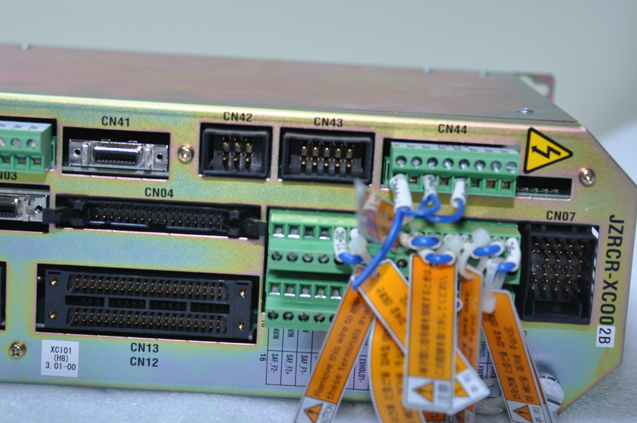 YASKAWA JZRCR-XC002B ROBOT CONTROLLER