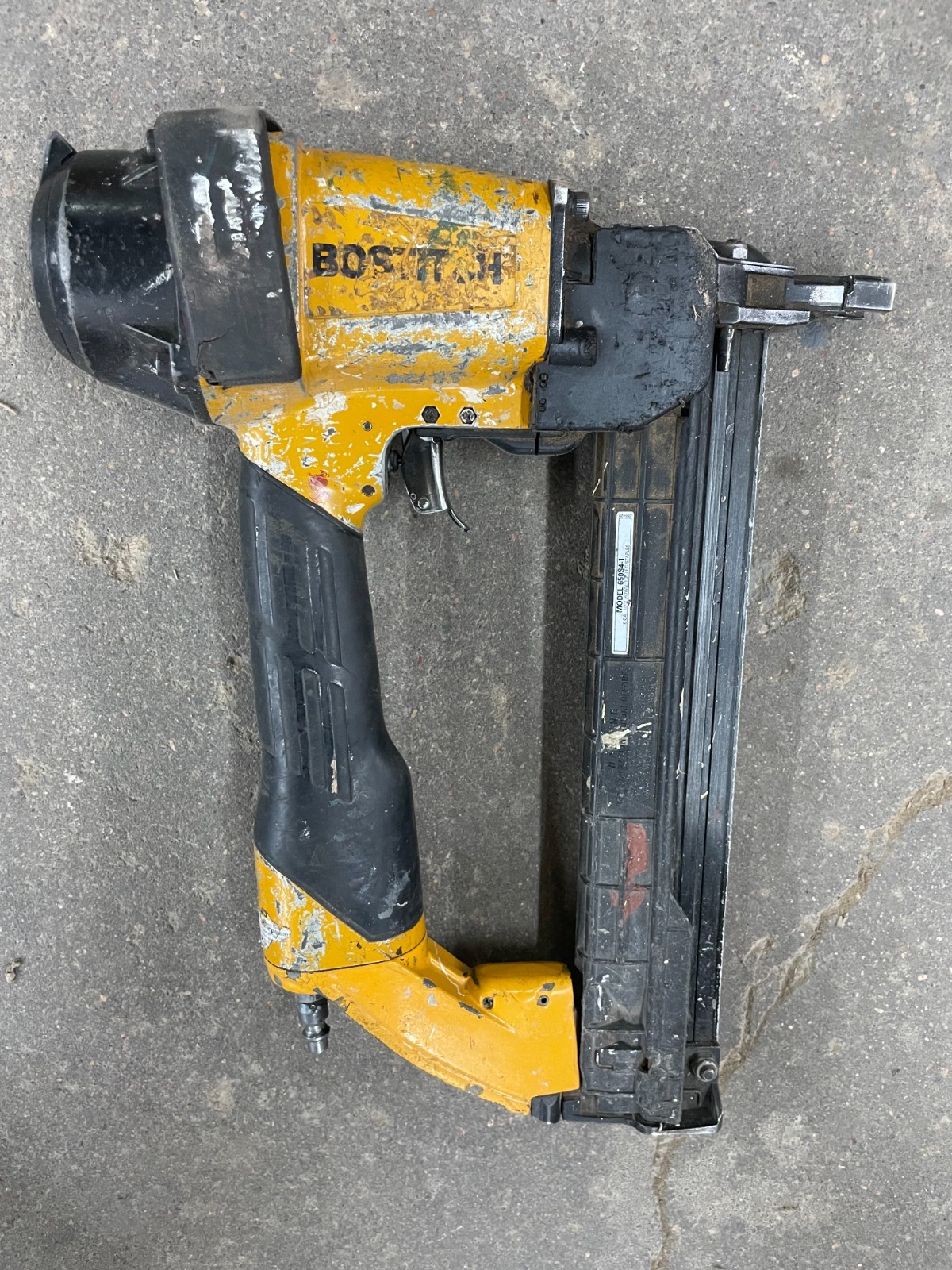 Bostitch Narrow Crown Stapler 650S4-1 16 Gauge Staple Gun 1/2" Crown Pneumatic