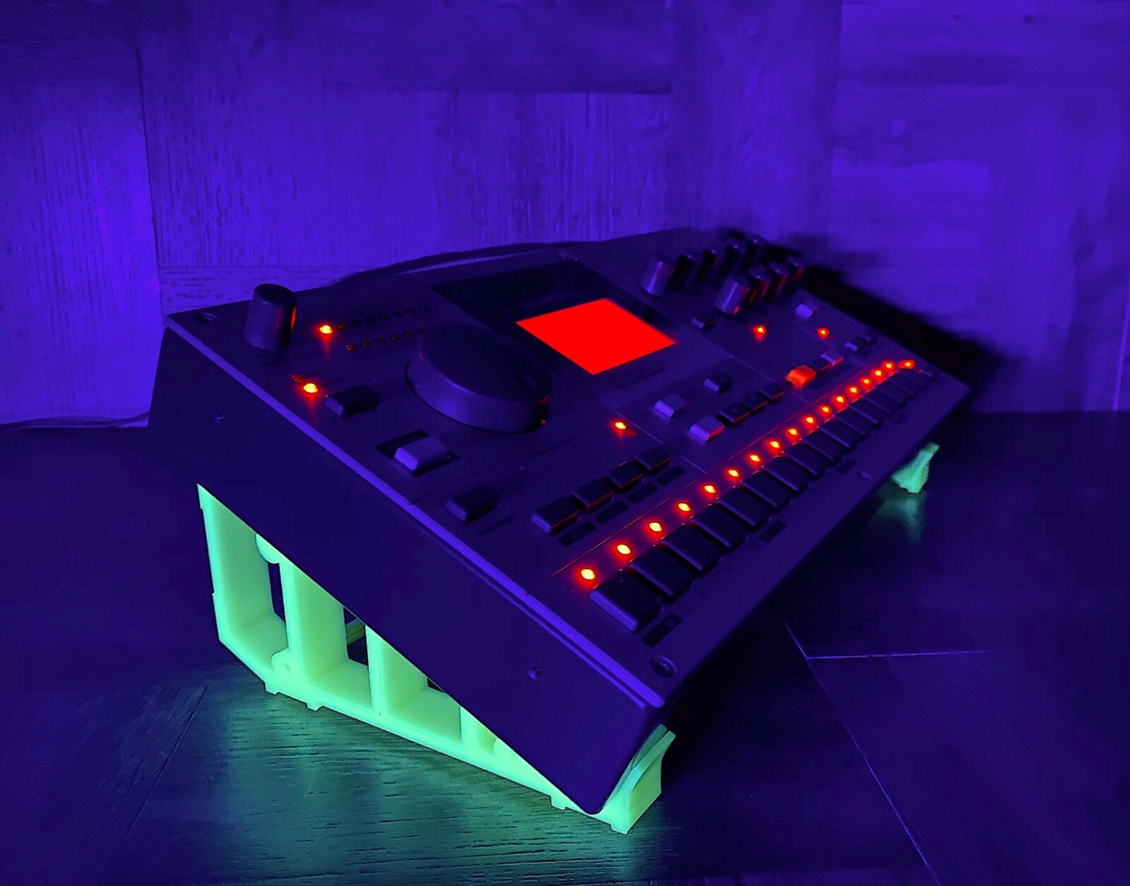 25º Universal Stand for ELEKTRON Desktop Modules - DWL - Color SE LUMINESCENT