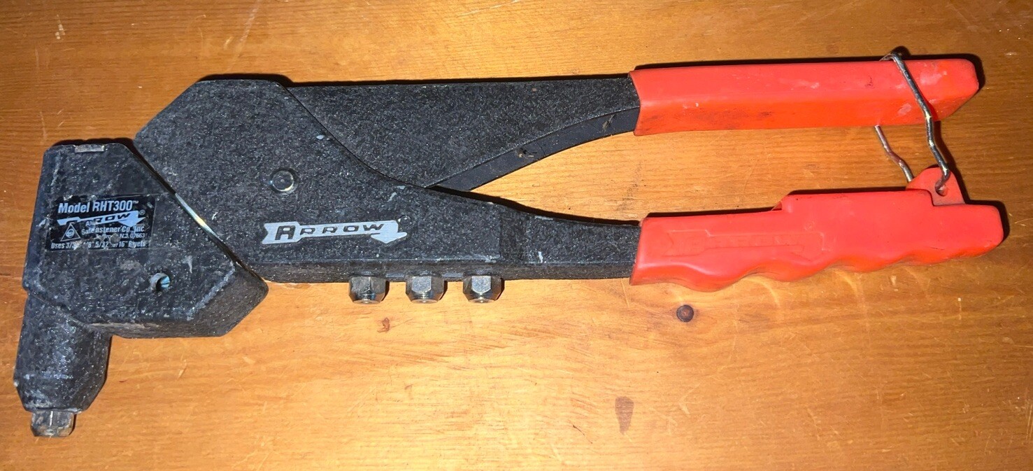 Arrow RHT 300 Swivel Head Rivet Gun Tool with 4 different size heads
