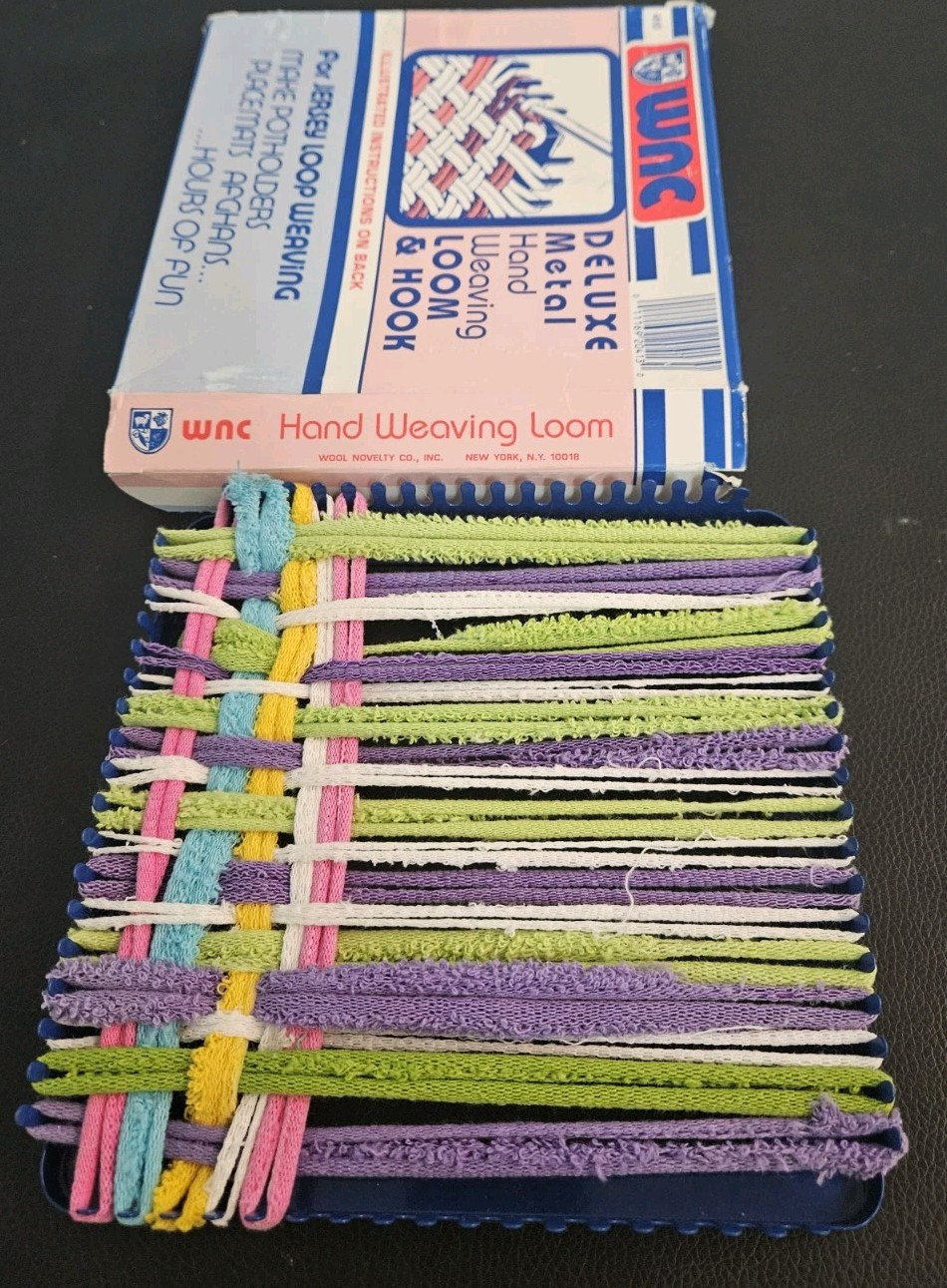 Deluxe Hand Weaving Loom & Hook-, 413L