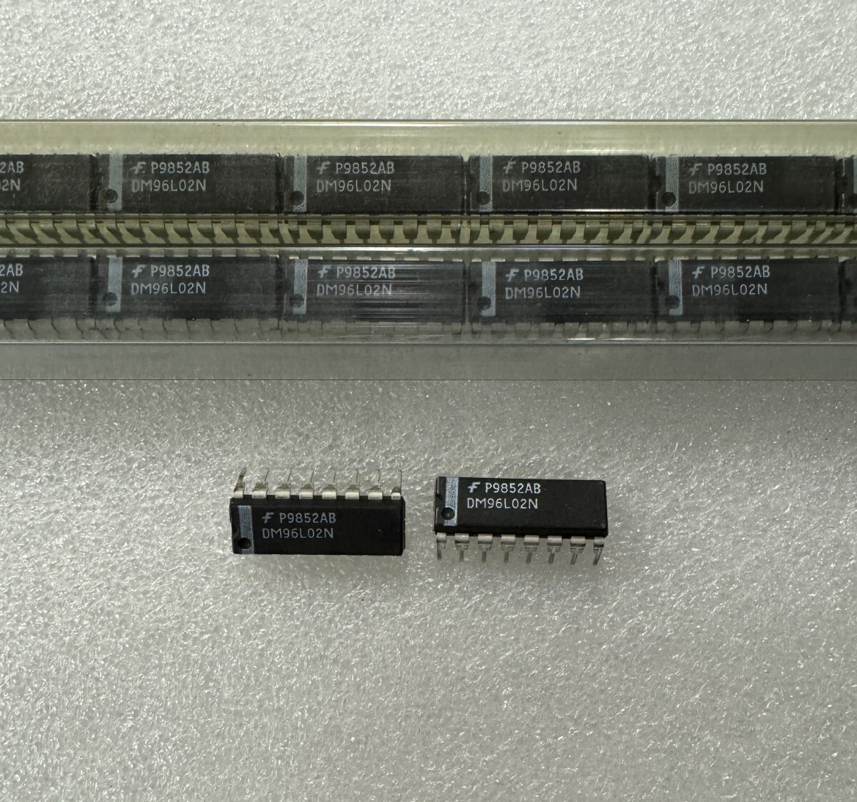 Vintage & New FAIRCHILD/NSC DIP-16 Monostable Multivibrator IC DM96L02N