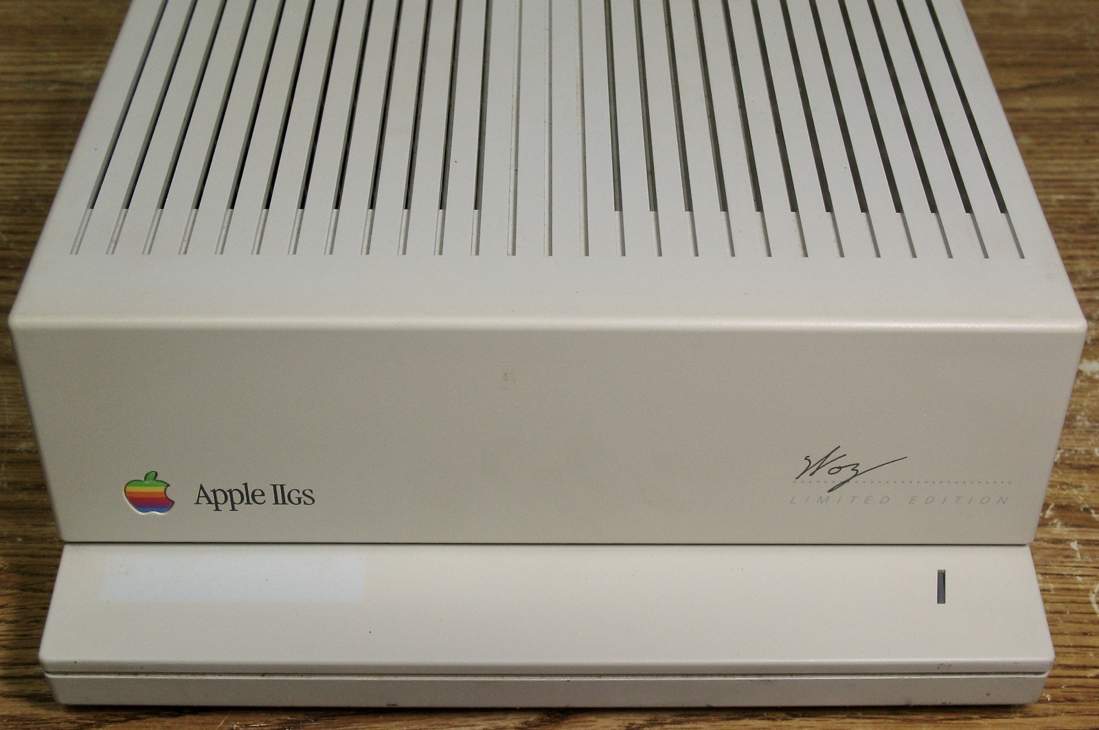 Apple IIGS Woz Edition Computer (A2S6000)