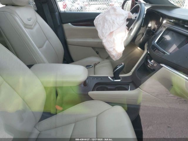 XT5 2017 Glove Box 4972233