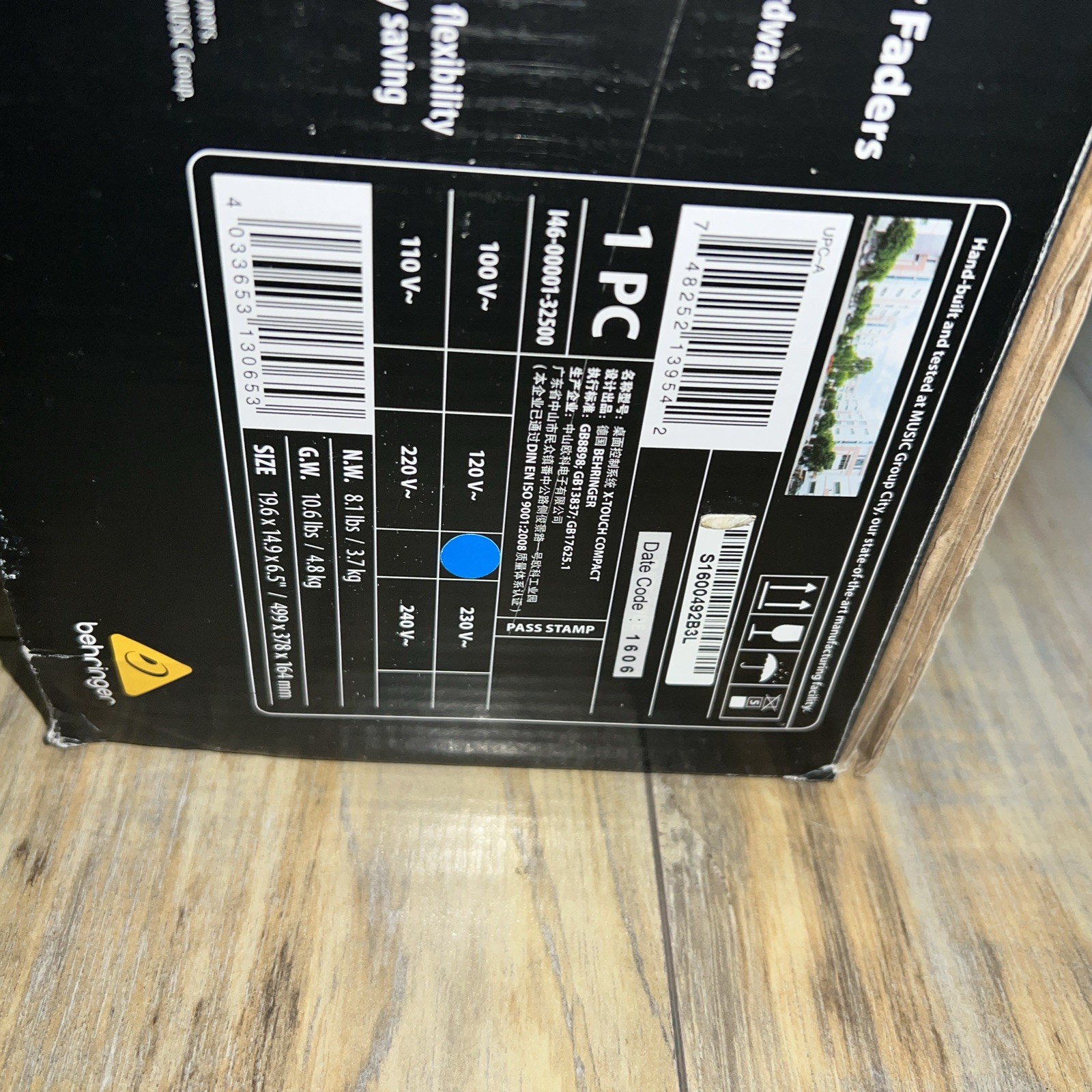 Behringer X-Touch Compact Universal Control Surface Music Recording Studio Mixer