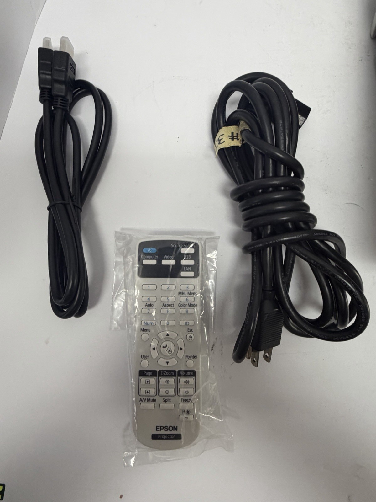 Epson H383A Powerlite 95 Projector 2500 Lumens w/ 457 Lamp Hours, Remote, Cables