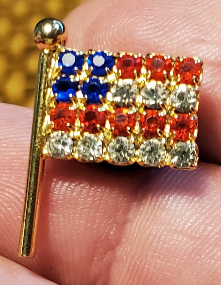 VINTAGE PATRIOTIC FLAG LAPEL PIN W/ RHINESTONES