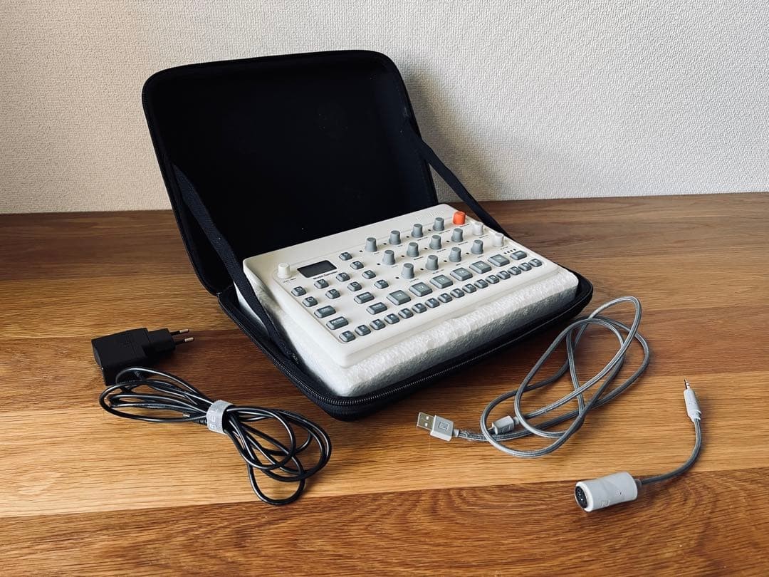 Elektron Model Samples 6 Track Groovebox Sampler Sequencer with Case Tested