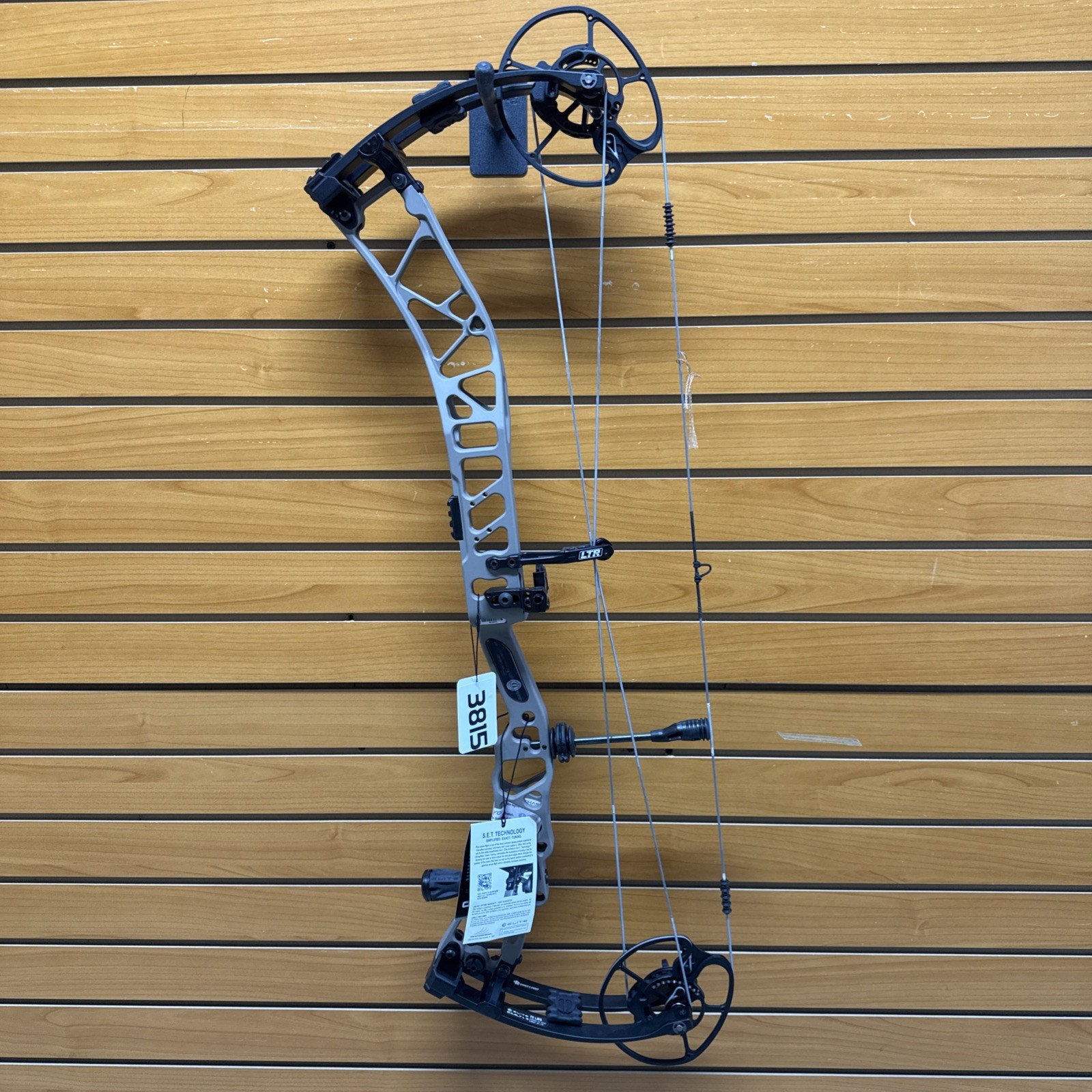 Item 3815 - Elite Archery Compound Bow - Exalt LD - Sienna Tan - #70 - 26.5”-32”