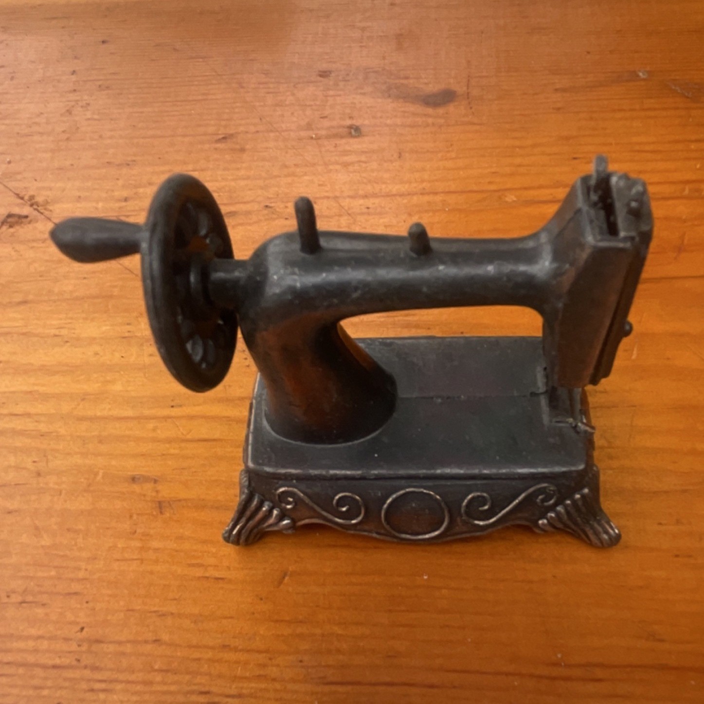 Vintage Steel Sewing Machine Shaped Pencil Sharpener Collectible