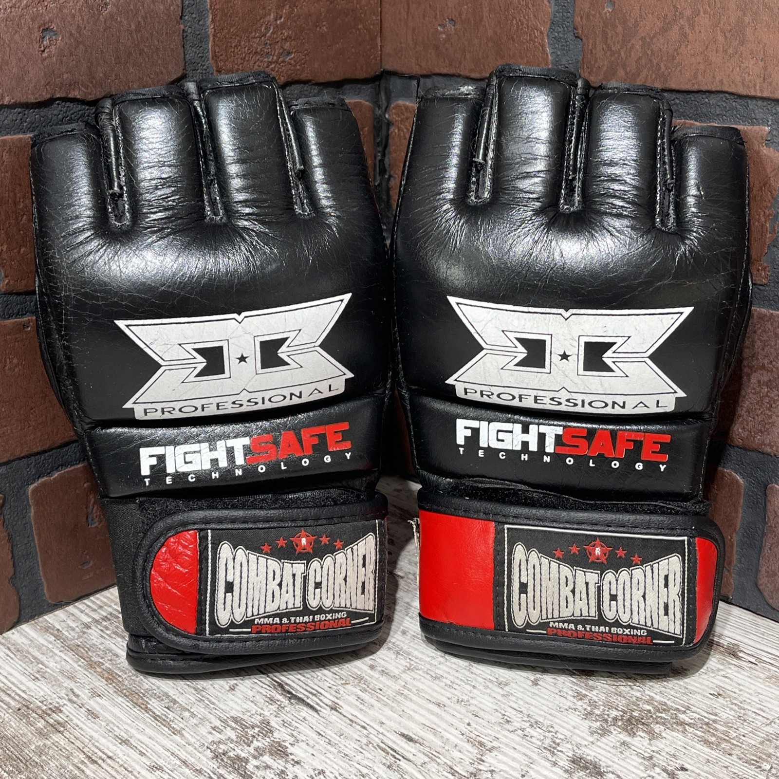 Combat Corner Professional MMA & Thia Kickboxing Open Finger Globes Black & Red