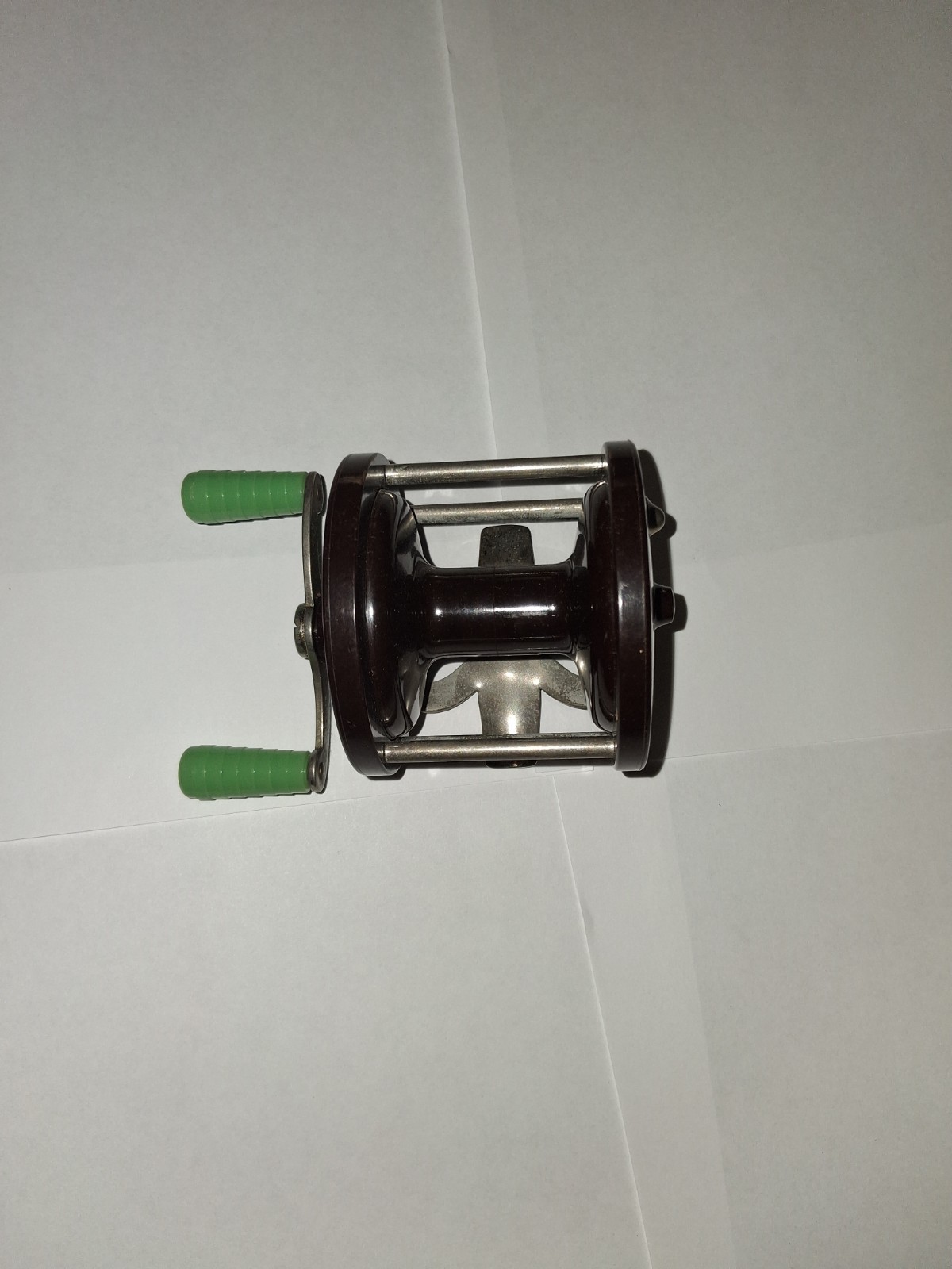 Penn No.77 Vintage Bakelite Fishing Reel - Made in the USA Good