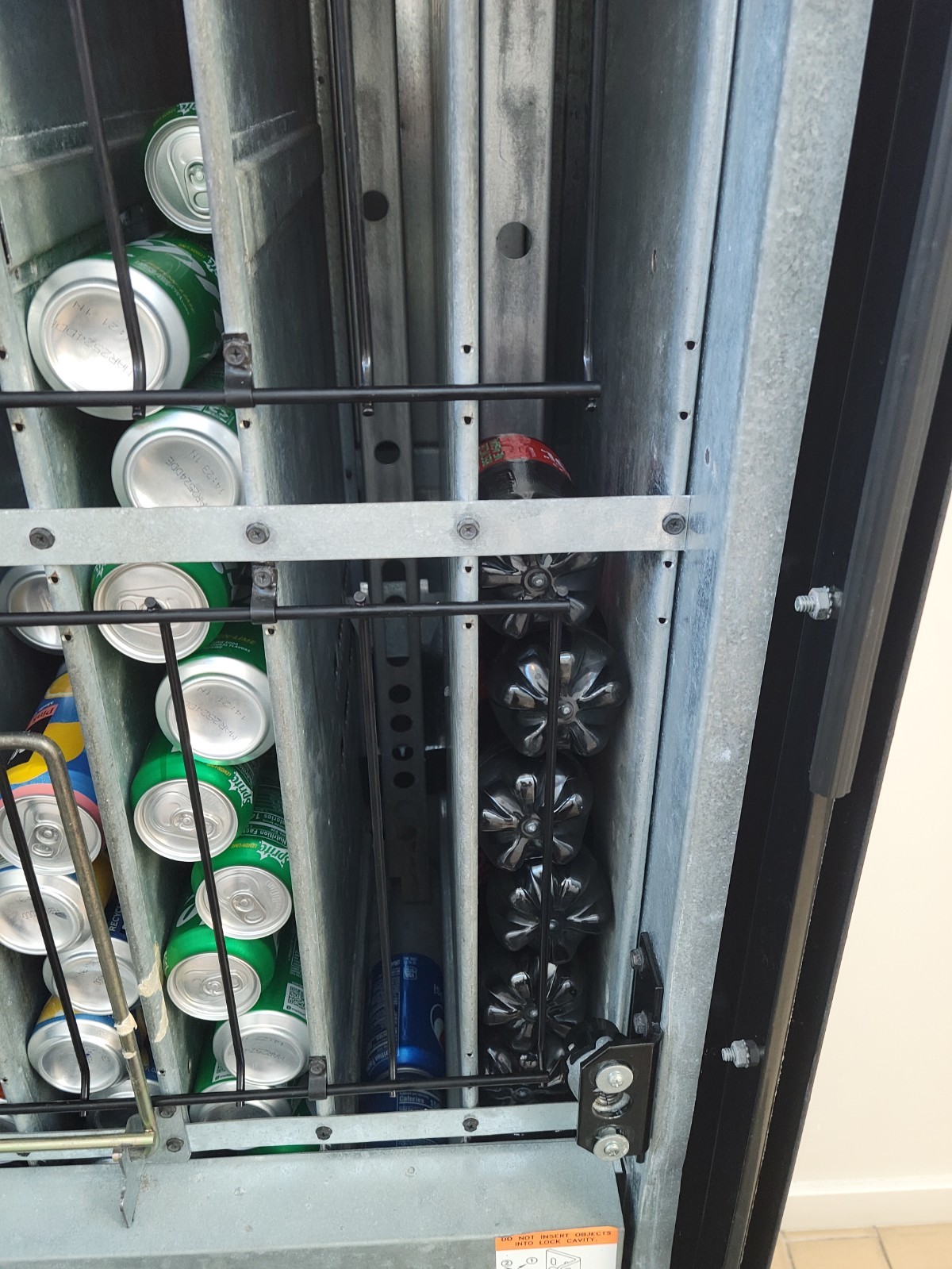Dixie Narco 501E Multi Soda Vending Machine - adjustable for bottles and cans