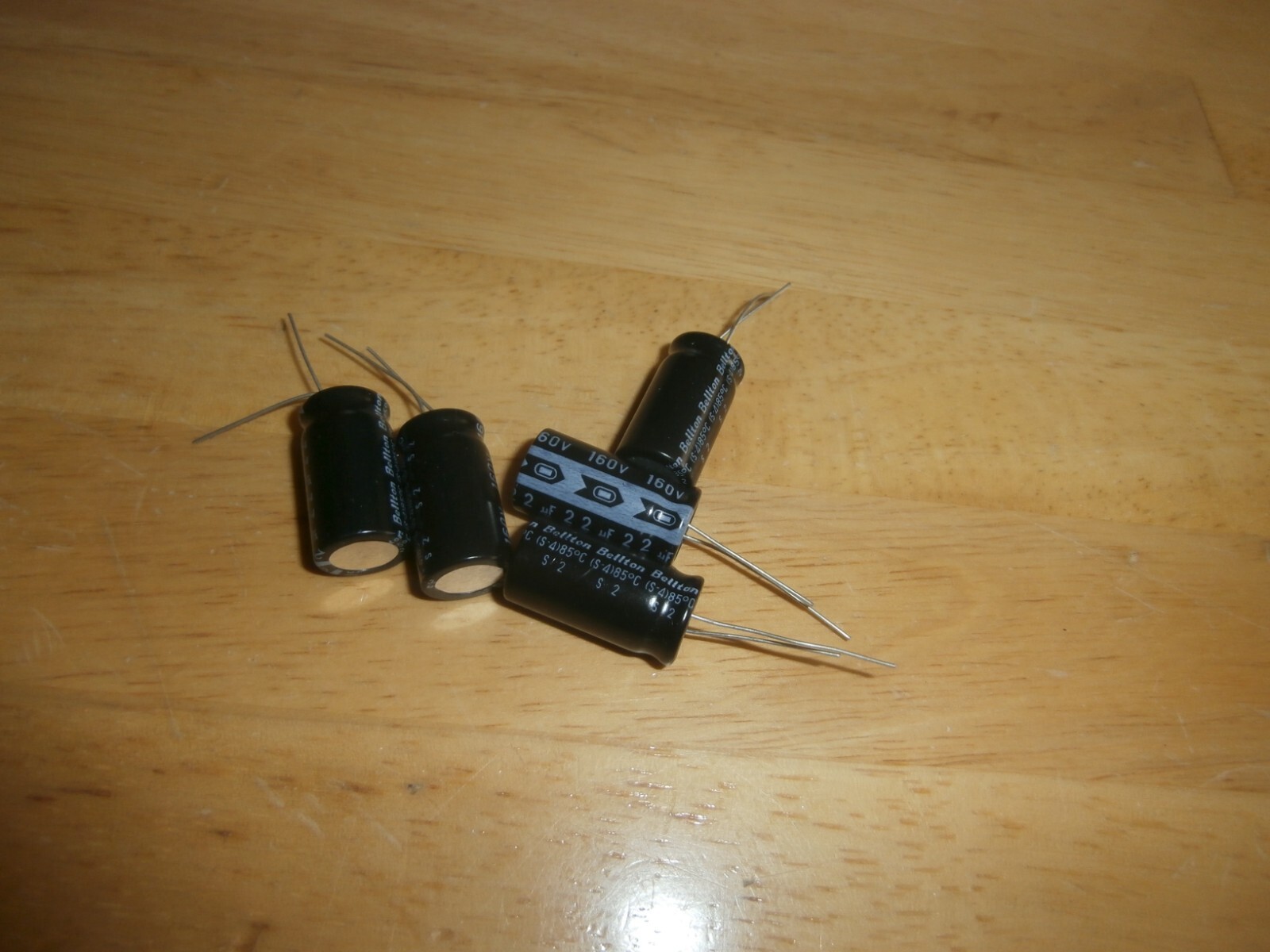 LOT/5 RADIAL CAPACITOR 22 UF 160 V, 85 DEGREE,22 MFD,NOS