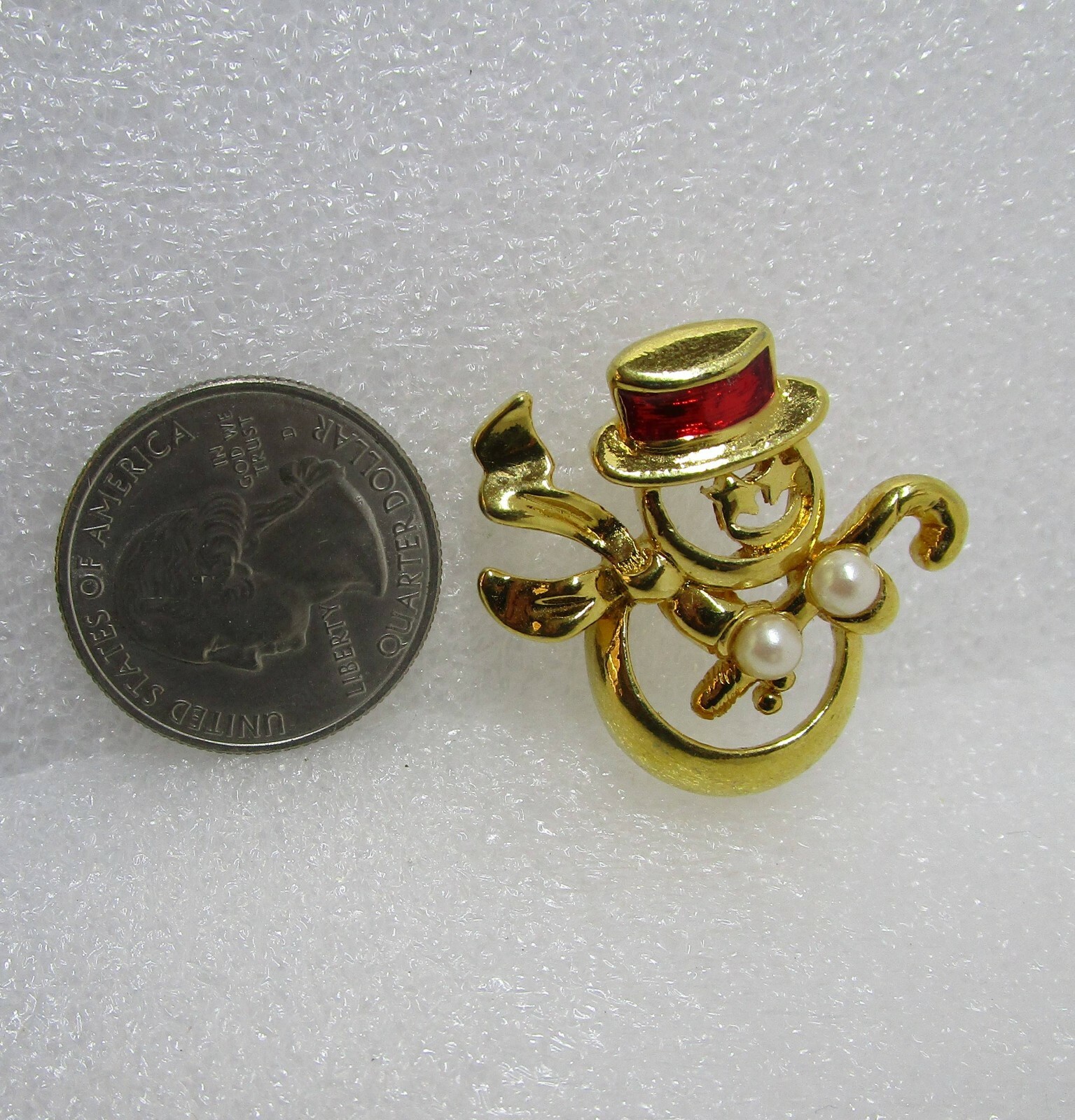 Snowman w/ Faux Pearls Holding Cane Pin