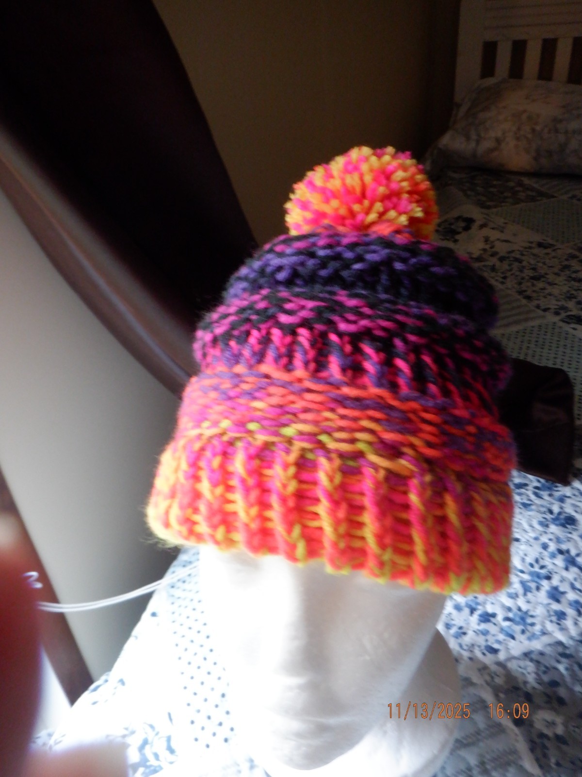 HAT, TOBOGGAN, BEANIE, WOVEN BY MOSES UNISEX FITS SM TO MED.