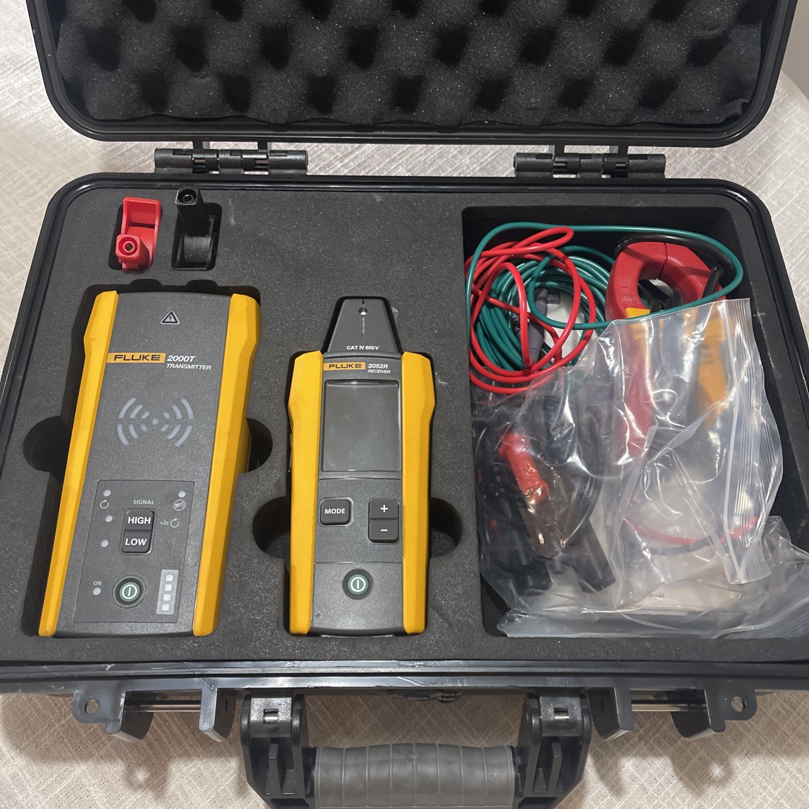 Fluke 2052 Advanced Wire Tracer Kit (2052R Receiver & 2000T Transmitter)