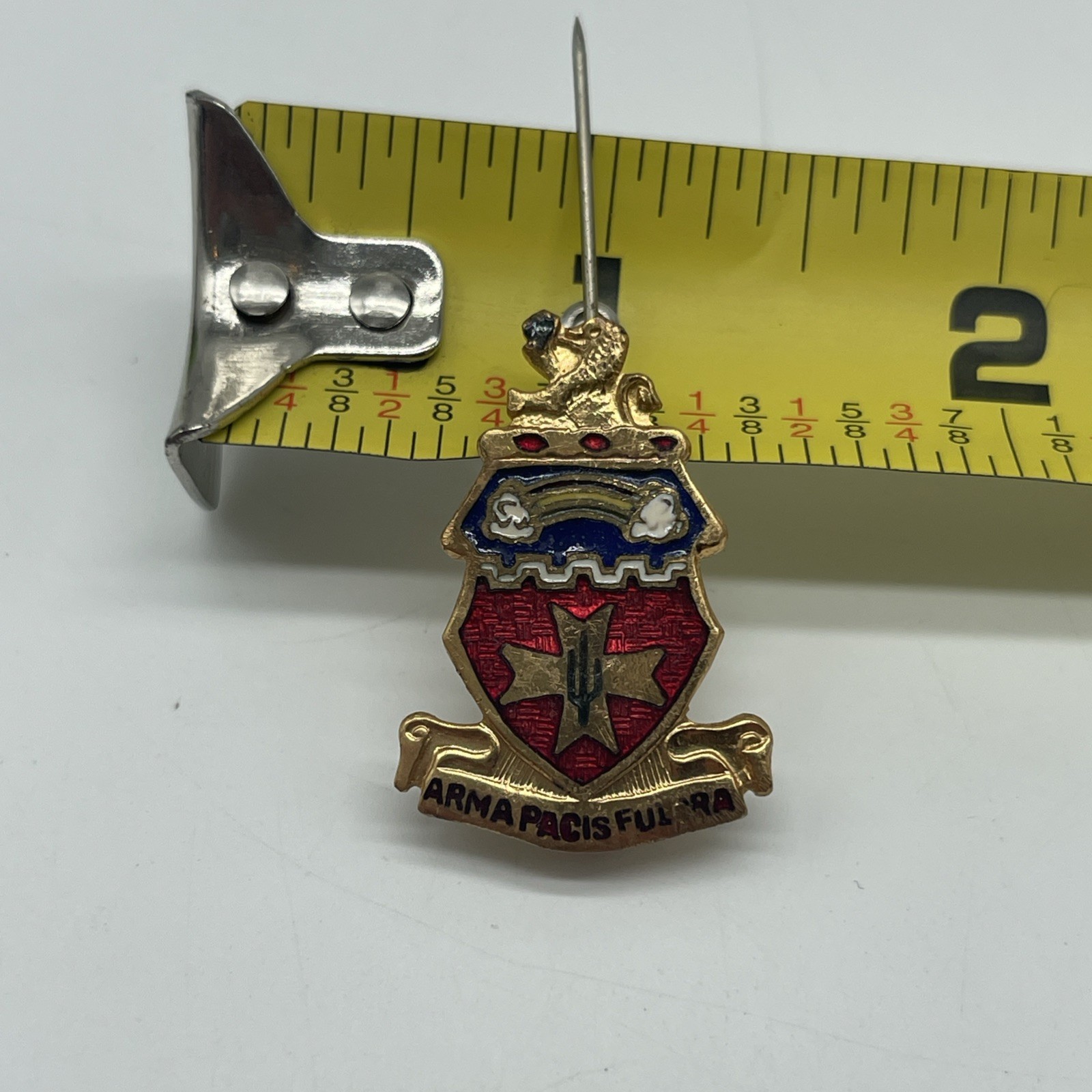 U.S. Military 139th Field Artillery DI DUI Pin Back PB ARMA PACIS FULCRA Insigni