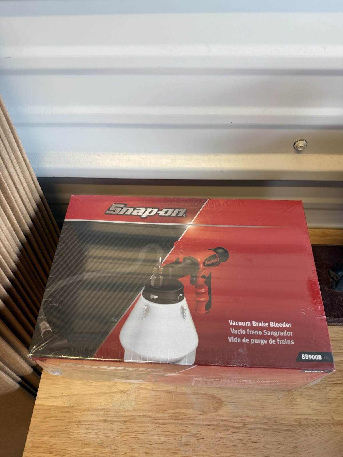 Snap-On BB9008 Vacuum Brake Bleeder NIB Factory Sealed