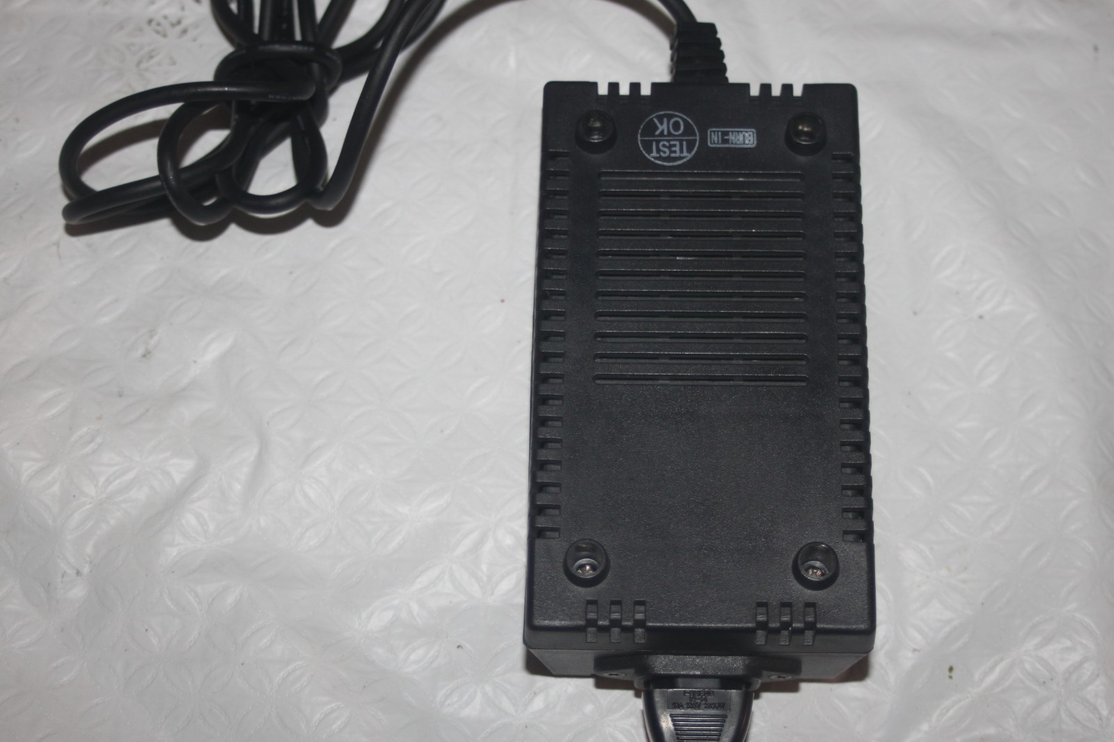 Total Power International HES40-32 AC Adapter 5V 3A