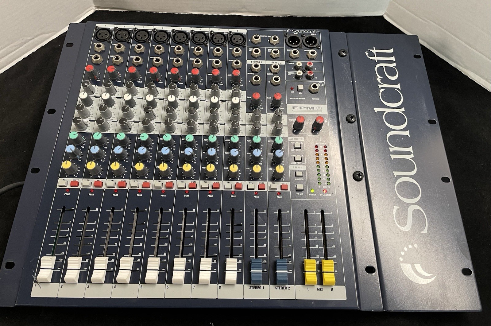 Soundcraft EPM8 8-Channel Multi-Format Mixer