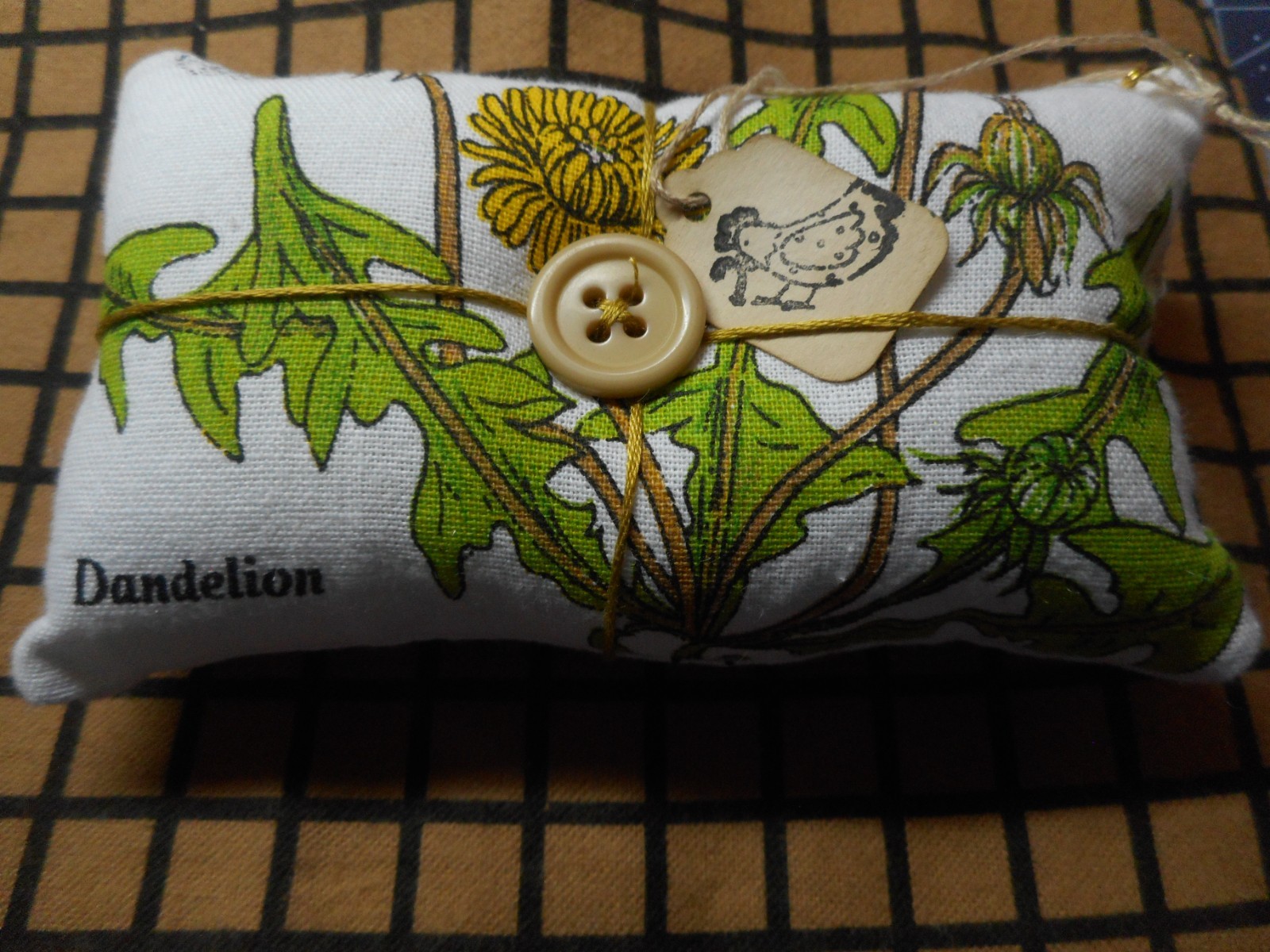 Pincushion Handmade vintage tea towel Dandelion flower pin poke lavender scented