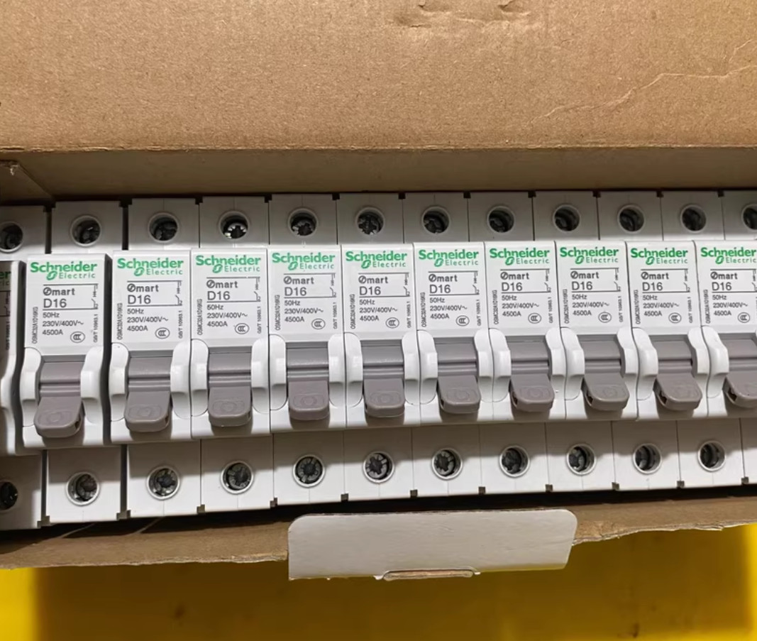 1PC NEW Schneider Miniature circuit breaker Osmart 1P D16A OSMC32A1D16KG #YY