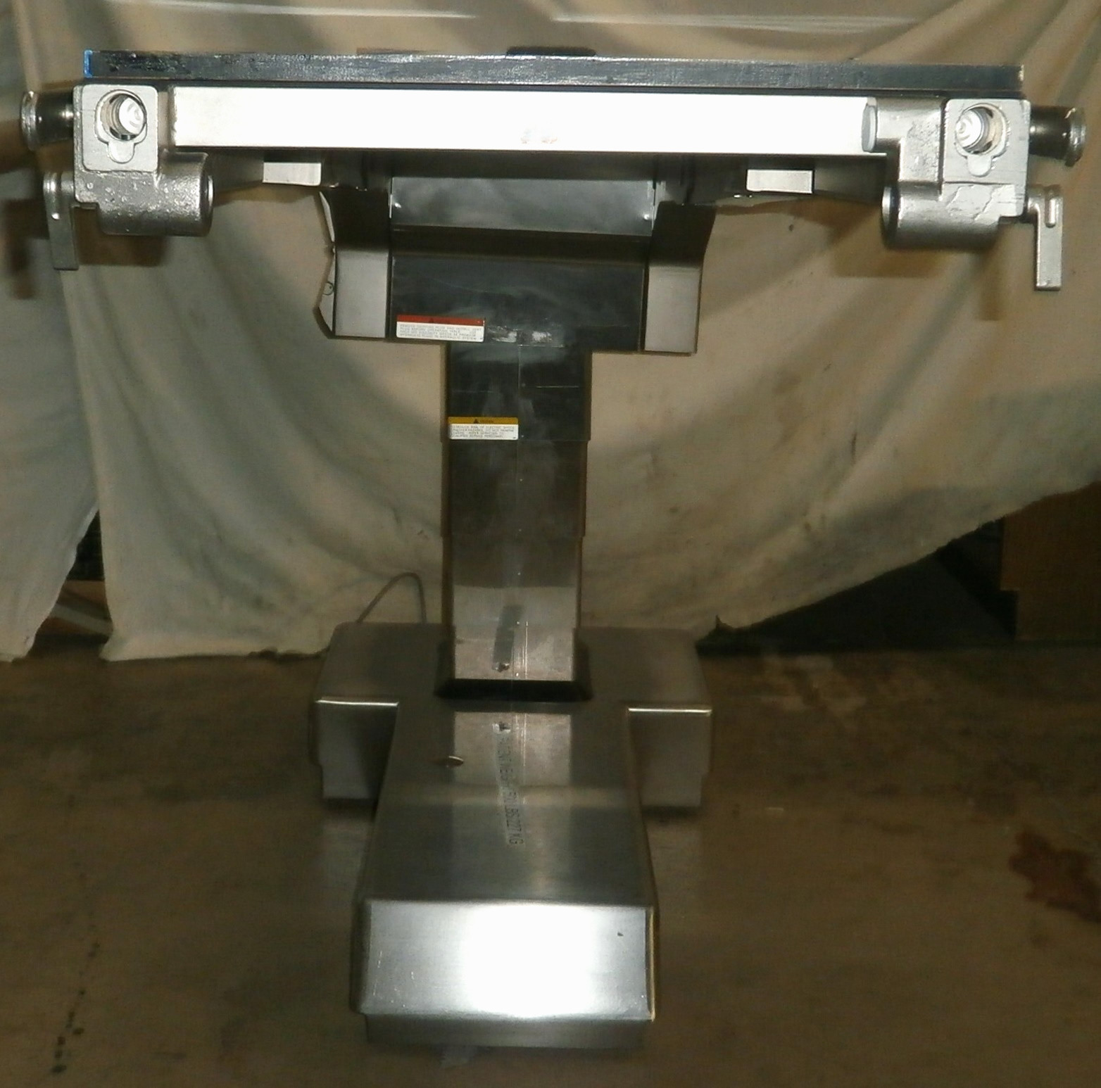 Midmark 7100 Surgical Table Max Weight 500 lbs