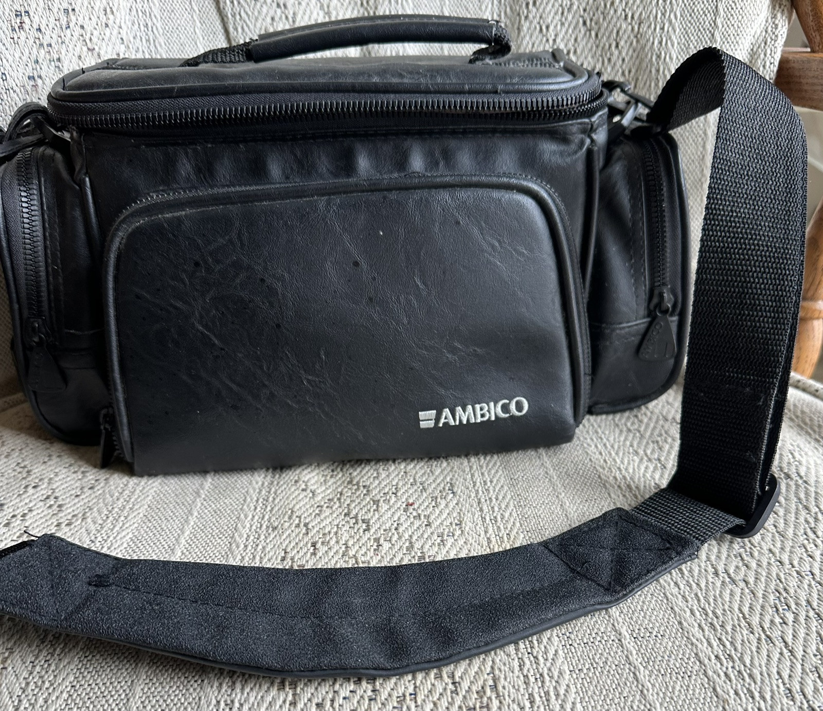 VTG Ambico Black Shoulder Strap Camera Bag Case Padded Multiple Compartments