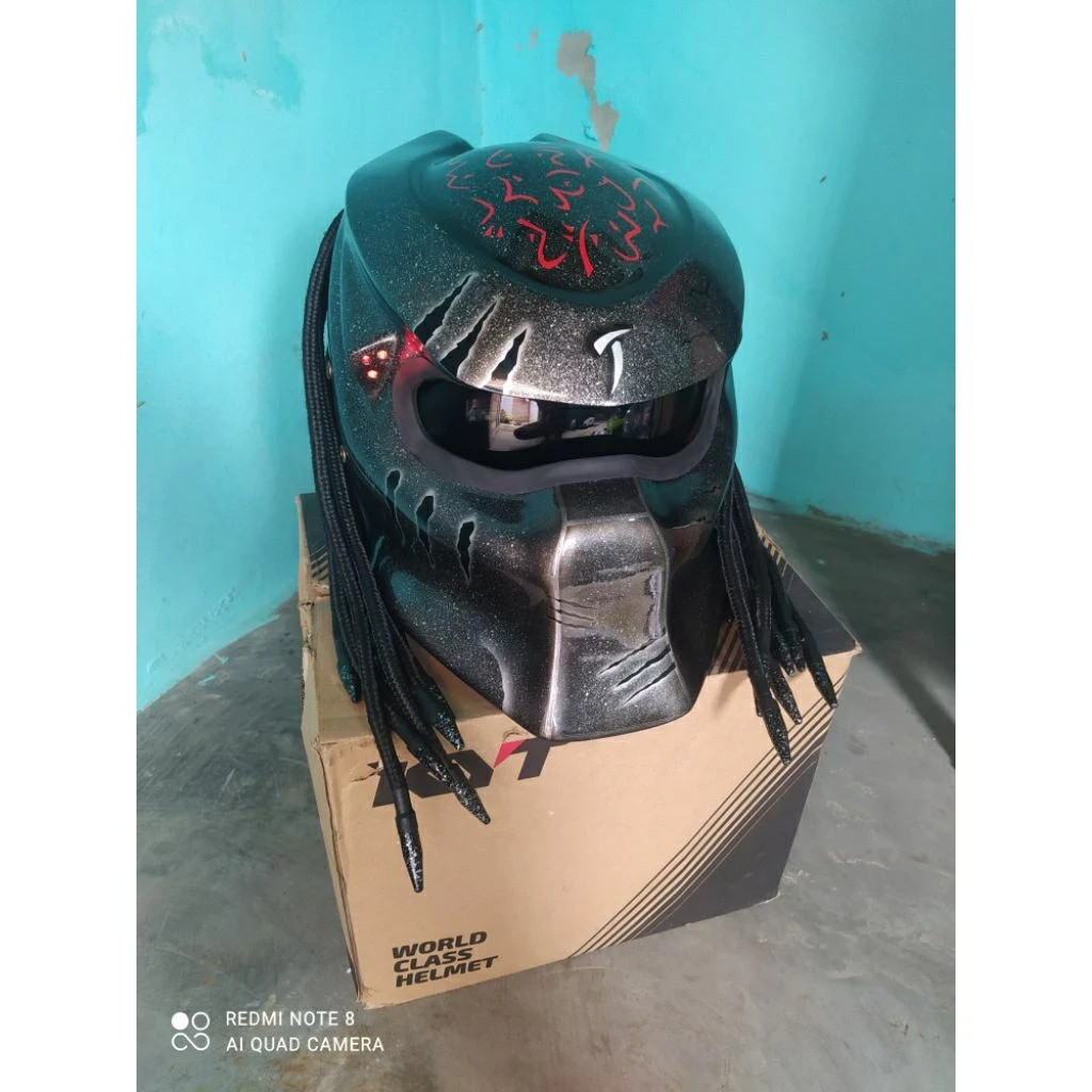 PREDATOR HELMET CUSTOM TOP SYMBOL RED (DOT & ECE CERTIFIED) SCRAMBLER STYLE