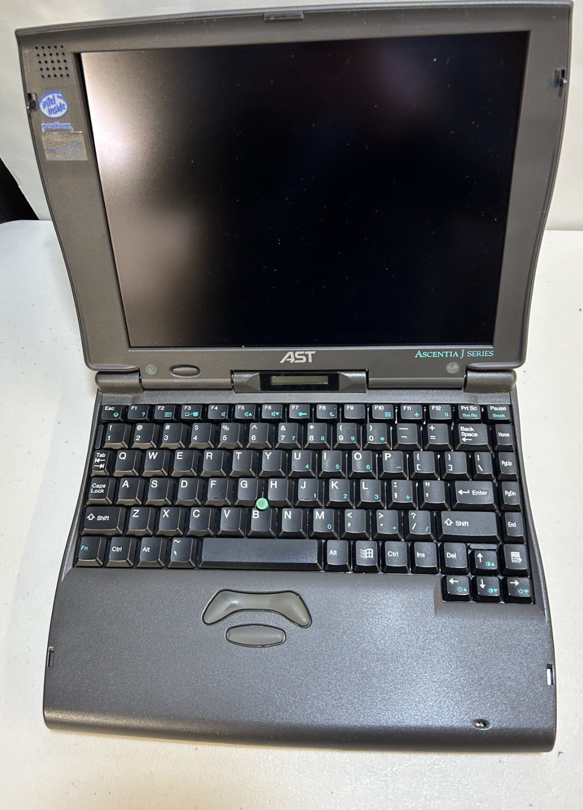 AST Ascentia J Series  Laptop untested(see pics)