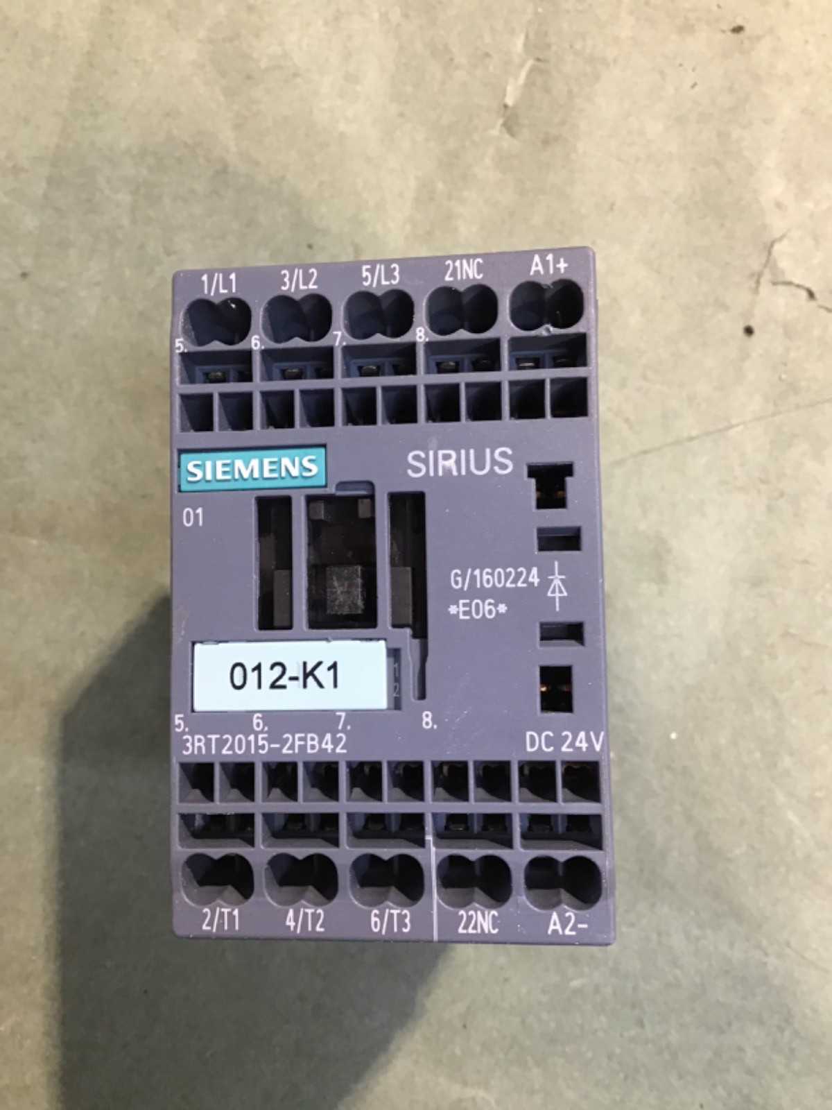 SIEMENS 3RT2015-2FB42 CONTACTOR, 24VDC COIL, 1 NC AUX. CONT. NEW IN BOX