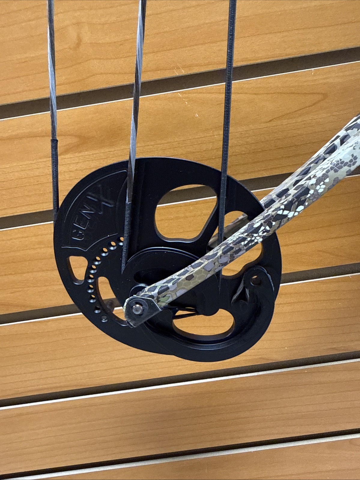 Genesis Archery Gen-X Compound Bow RH Camouflage - Item 4170